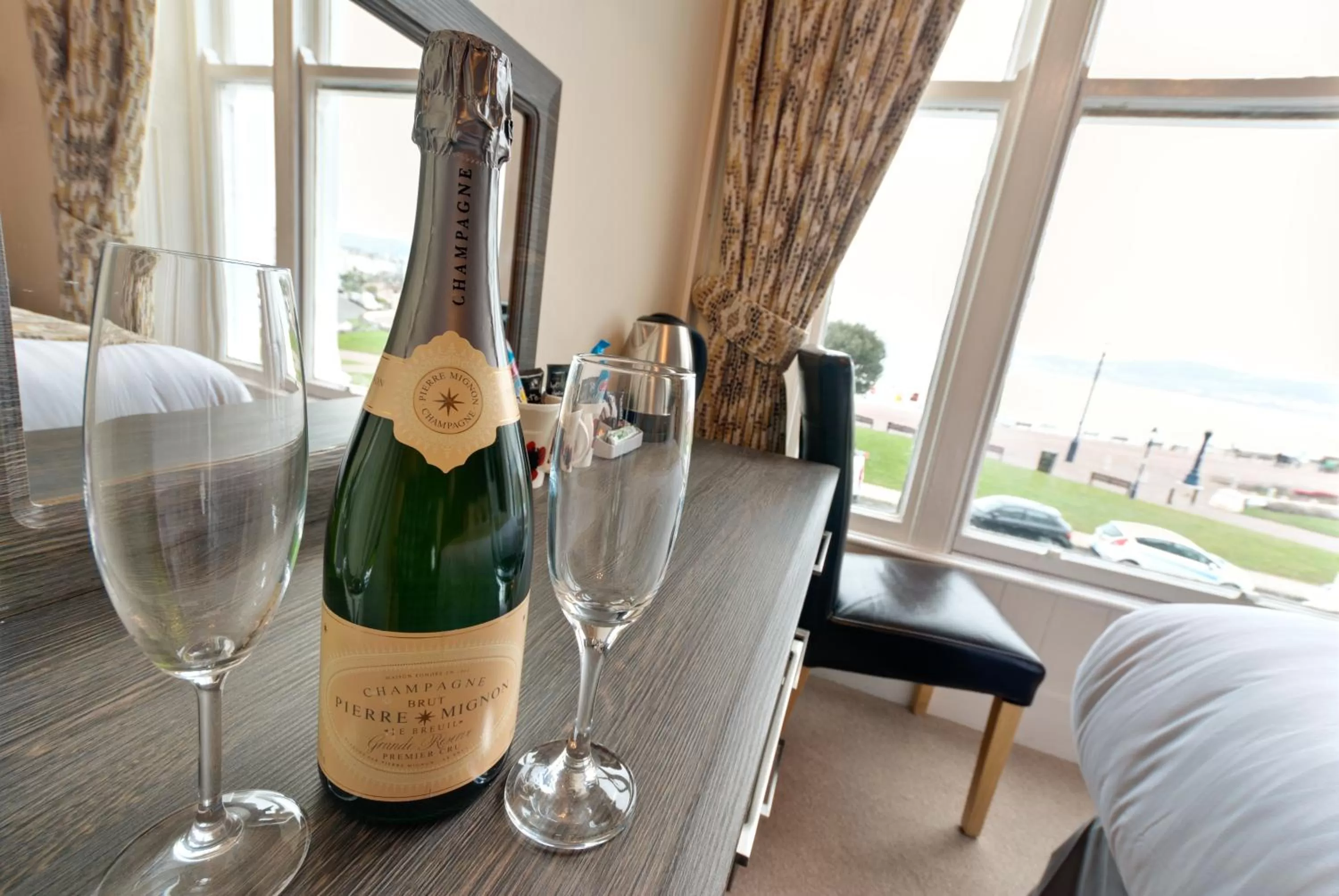 Lauriston & Lawton Court Hotel