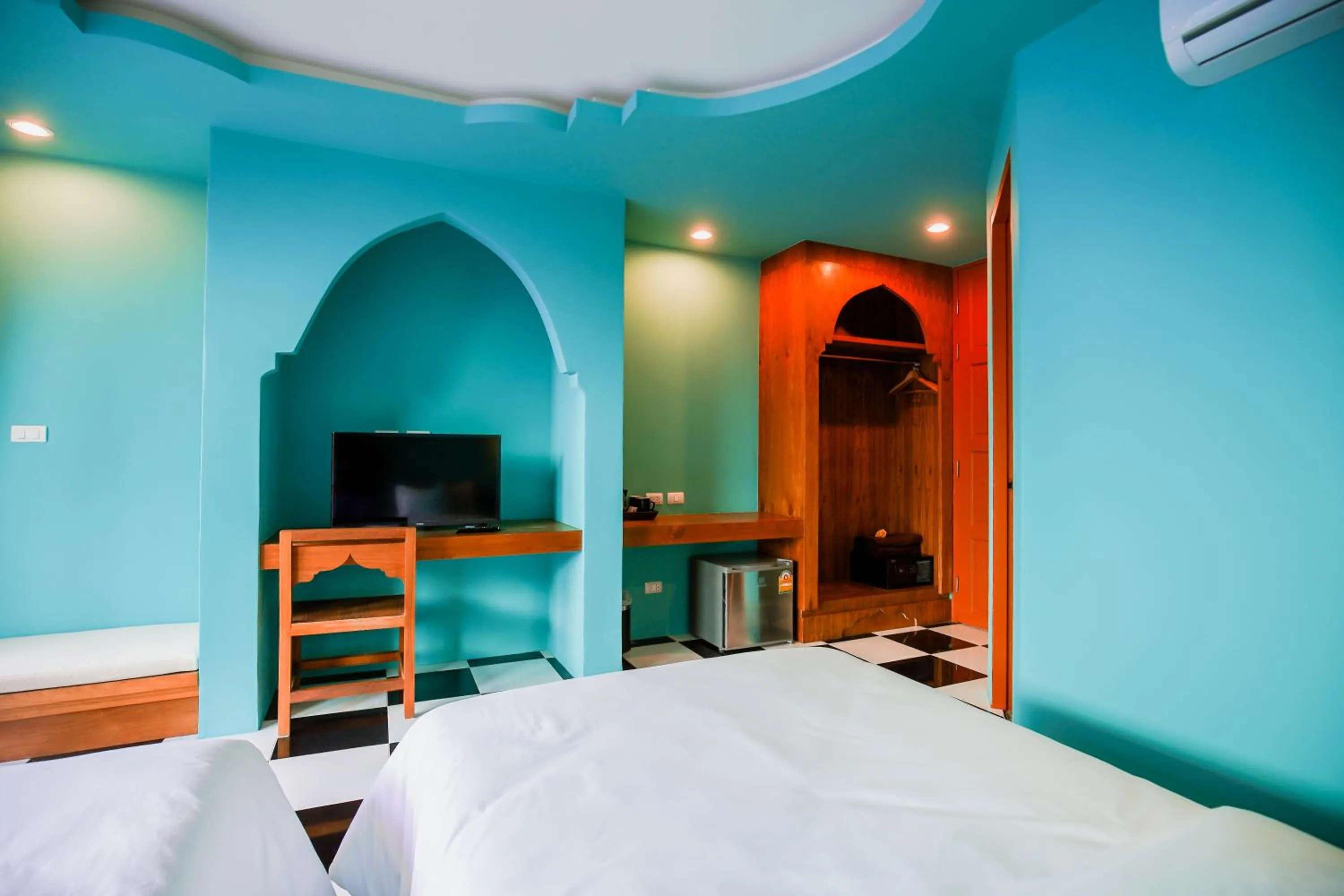 Photo of the whole room, Bed in Khaleej Mass Hotel Patong