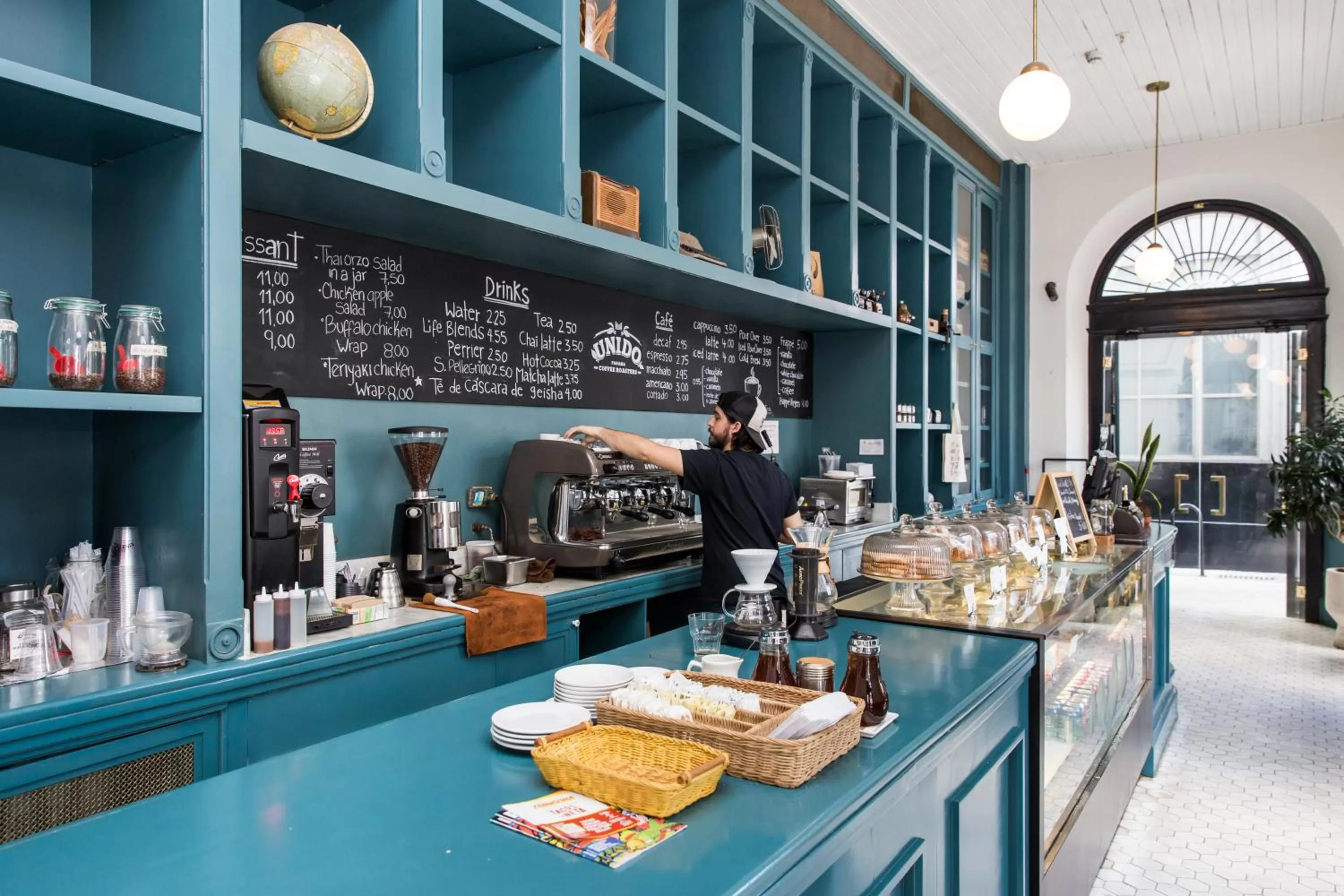 On-site shops in American Trade Hotel