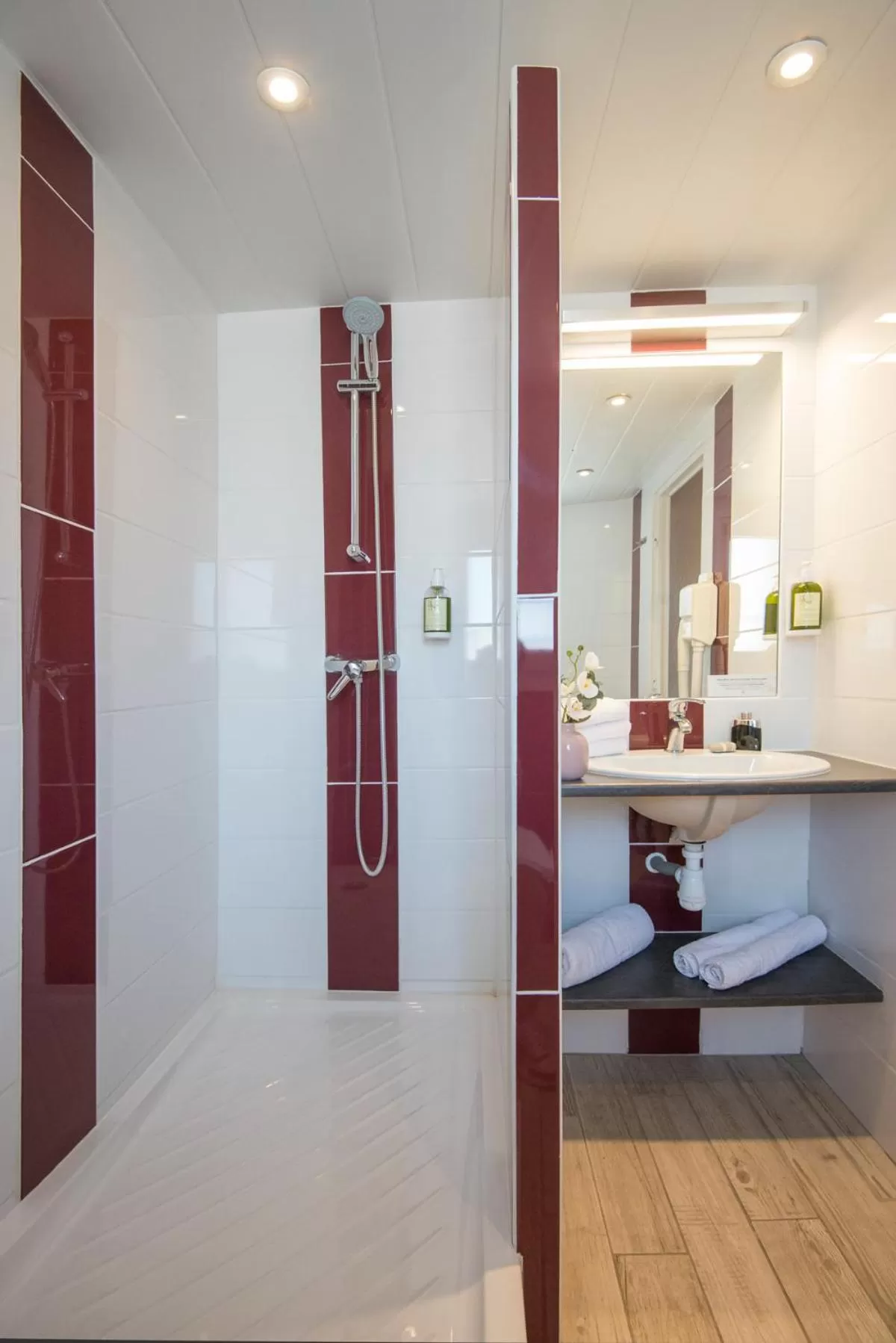 Shower in Hotel du Forum