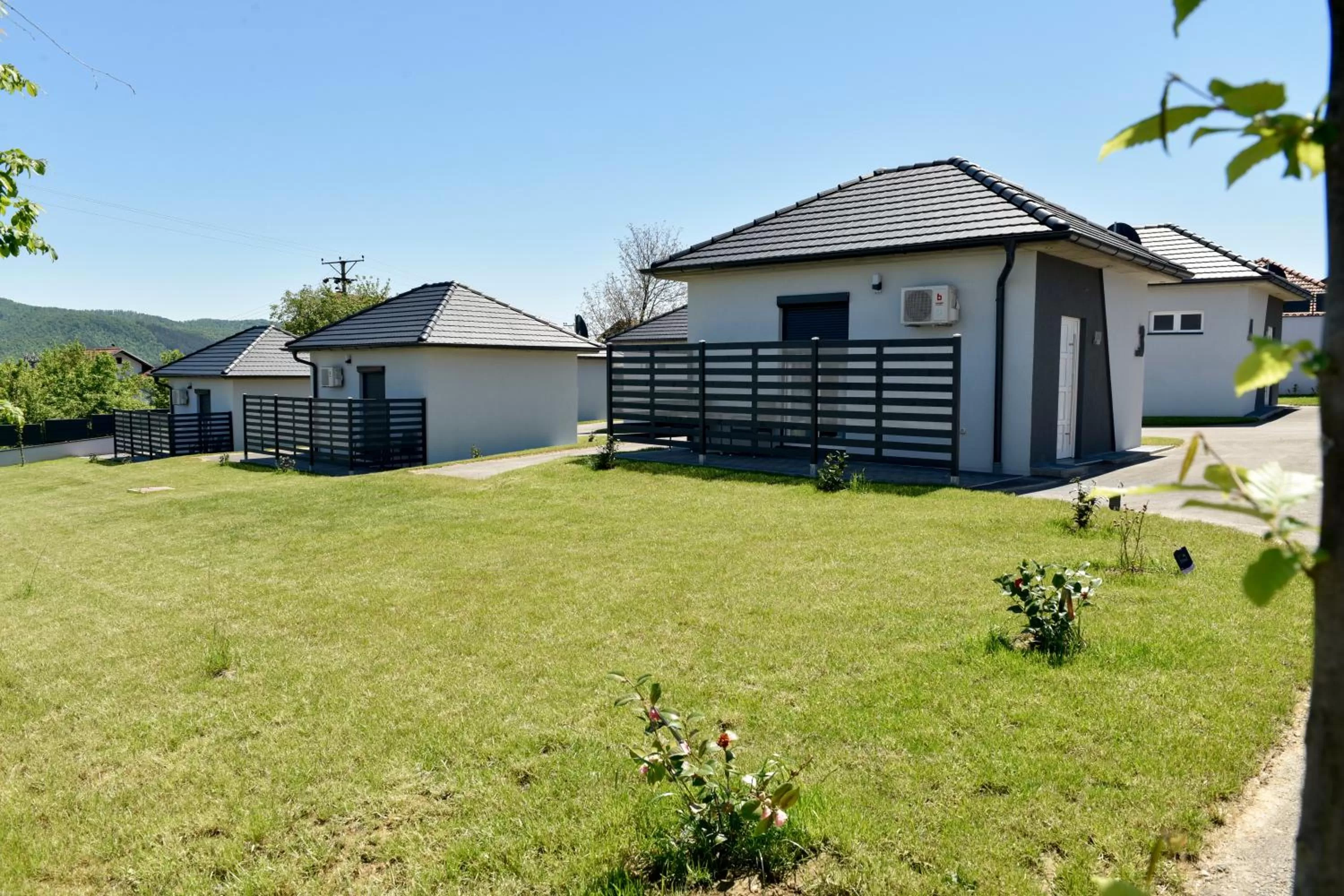 Property Building in Apartmani i Bungalovi TROJKA