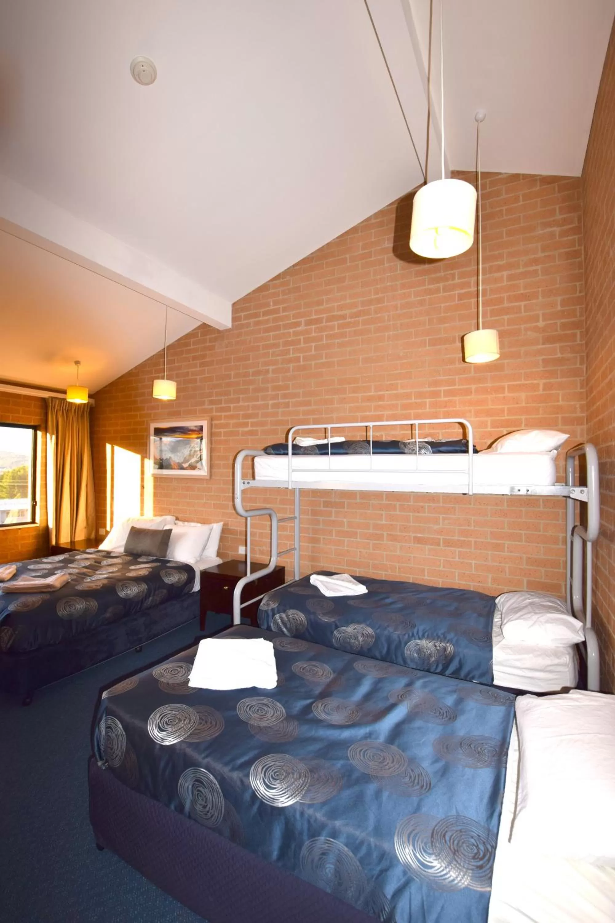 Photo of the whole room, Bed in Alpine Resort Motel