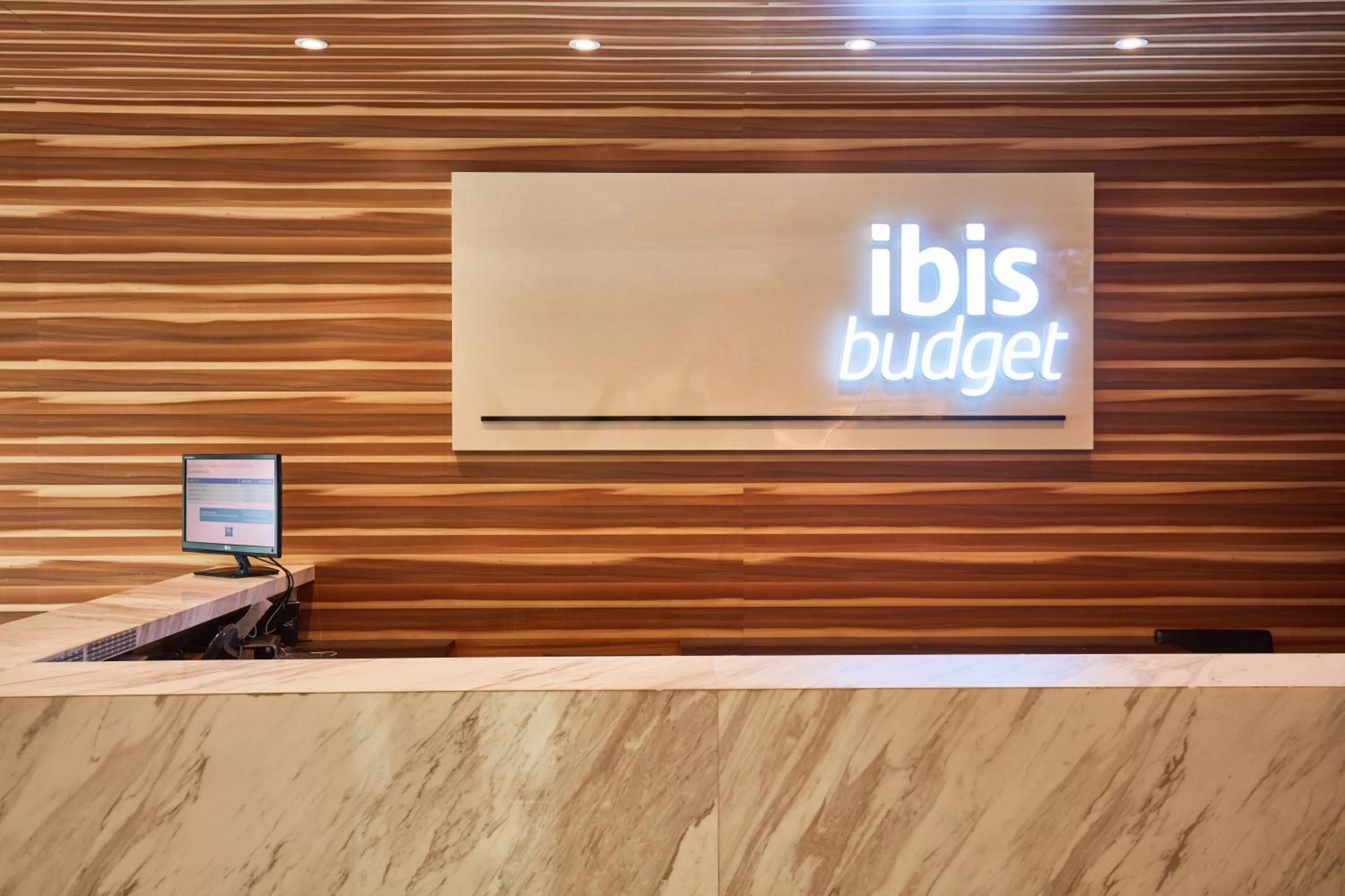 Property logo or sign in ibis budget Singapore Crystal