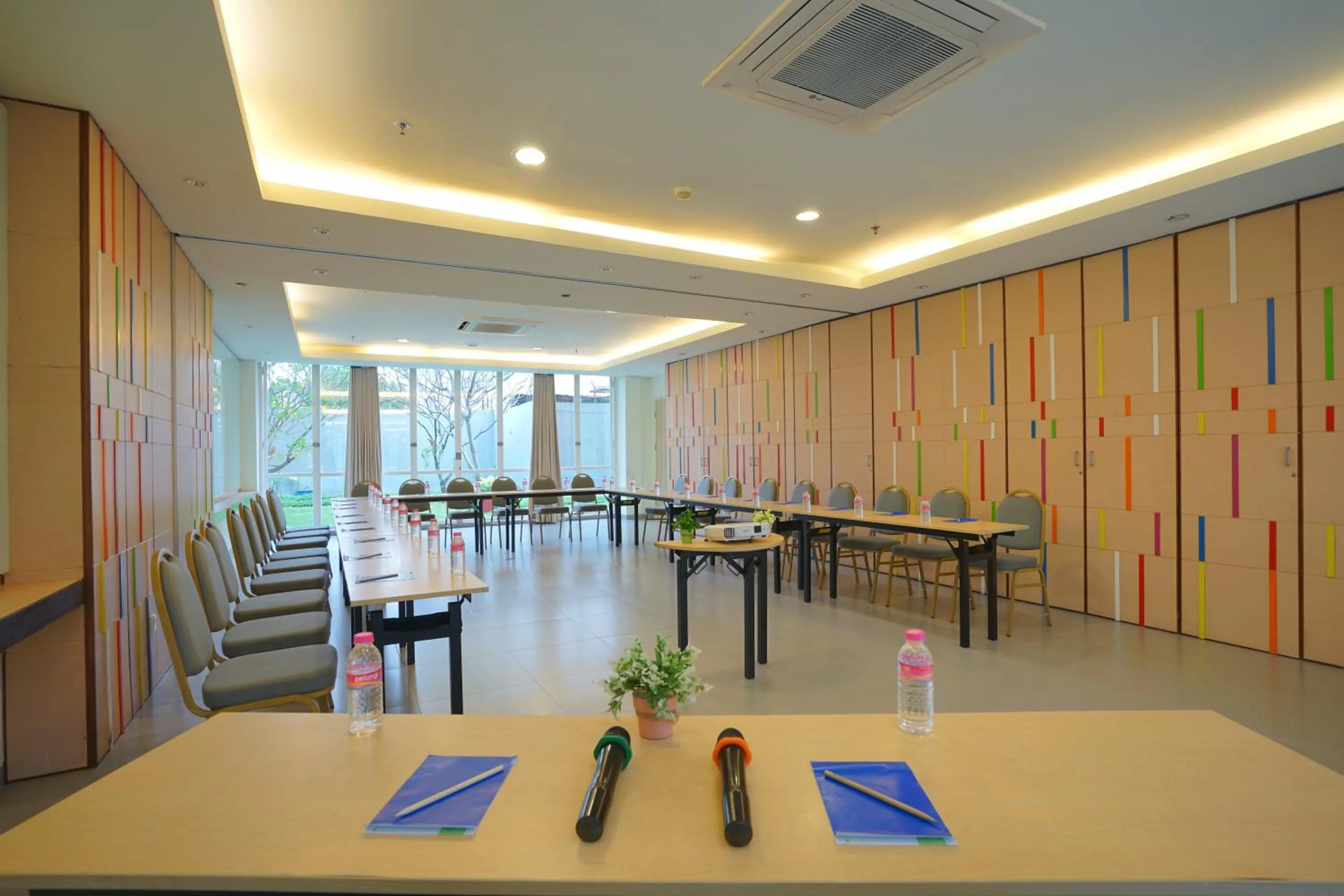 Meeting/conference room in POP! Hotel Sangaji Yogyakarta