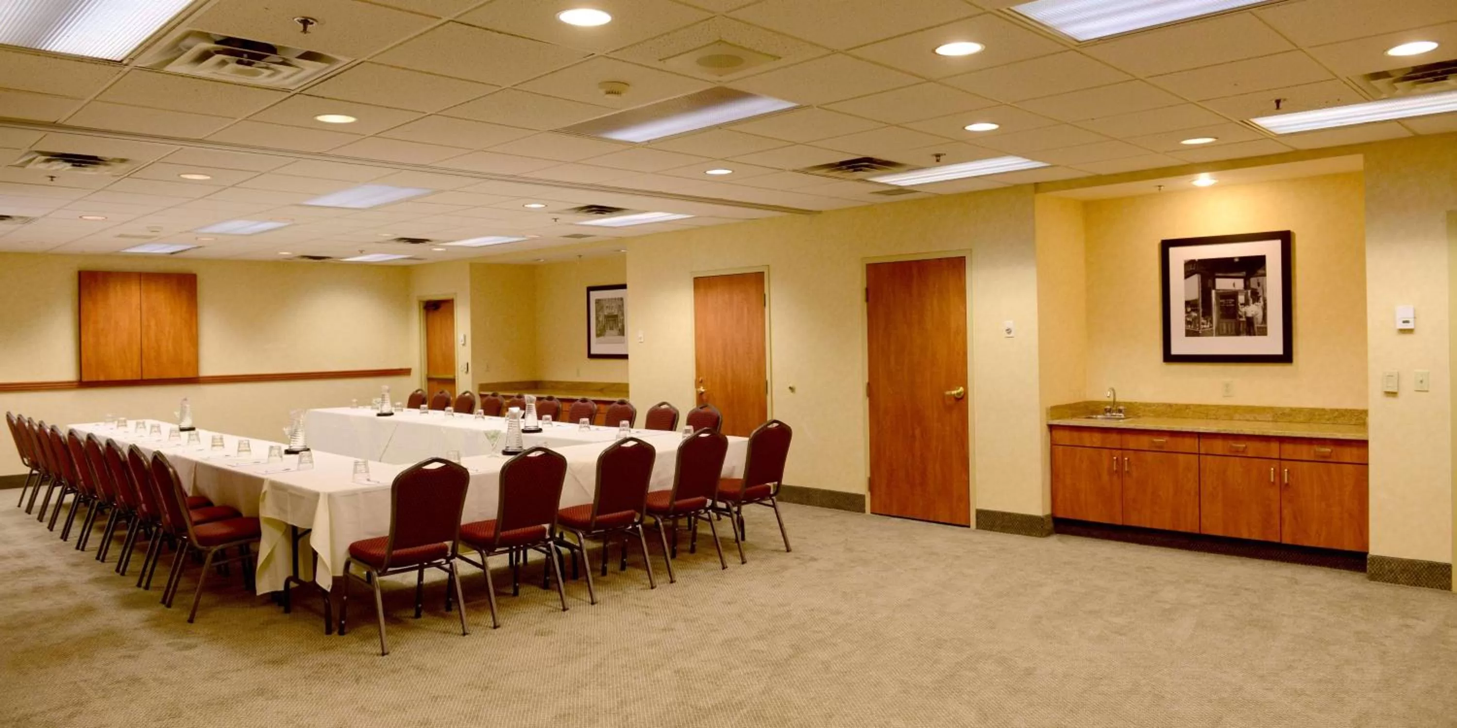 Meeting/conference room in Hampton Inn & Suites by Hilton Windsor