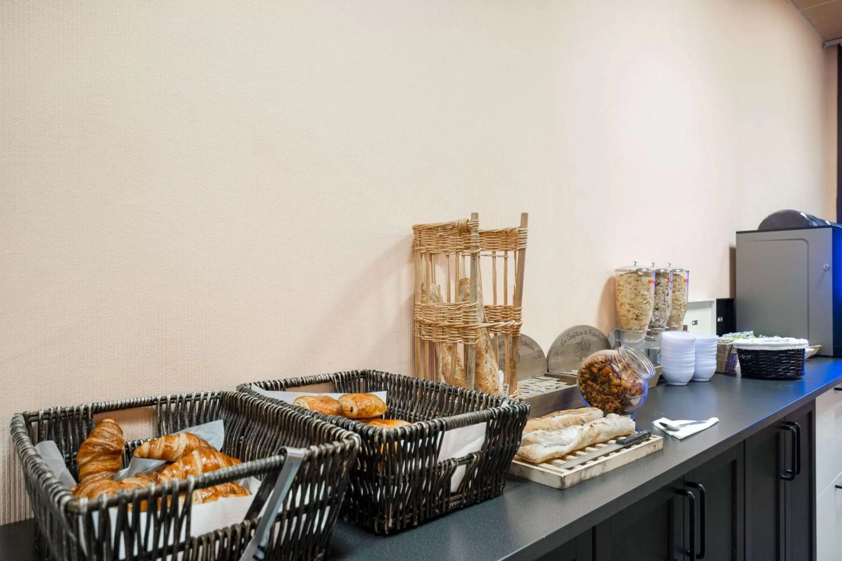 Breakfast in Comfort Hotel Toulouse Sud