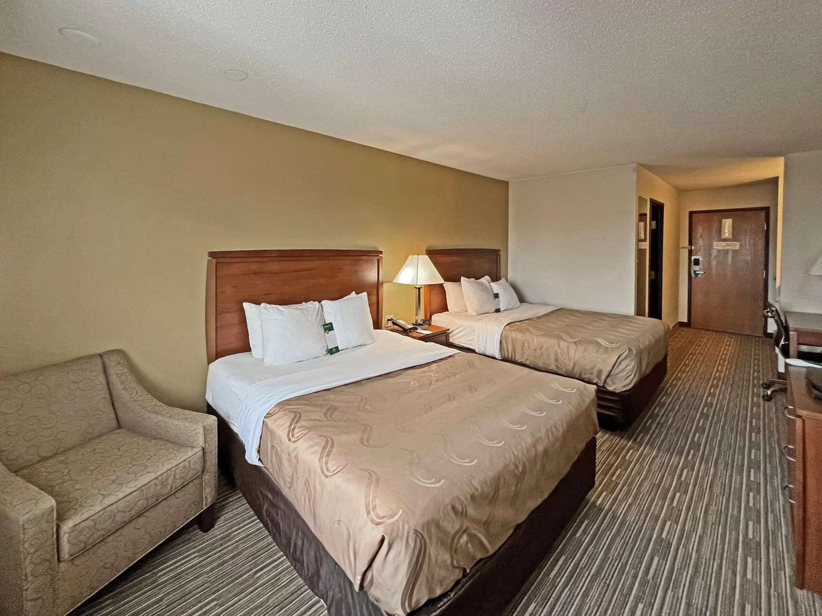 Bedroom, Bed in Quality Inn Mitchell I-90