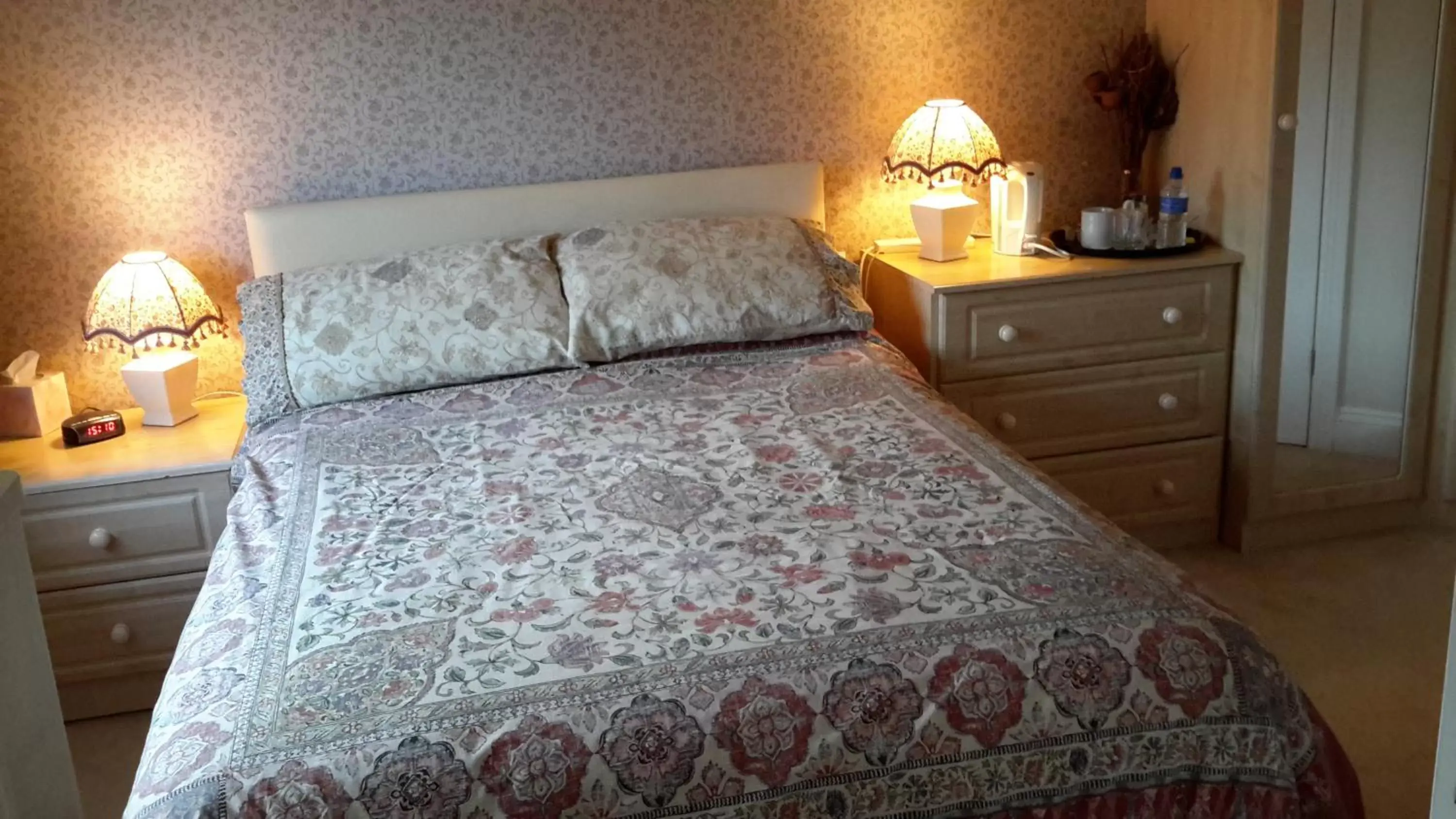 Double Room with En-Suite in St Algars b&b Double Room with En-Suite in St Algars b&b