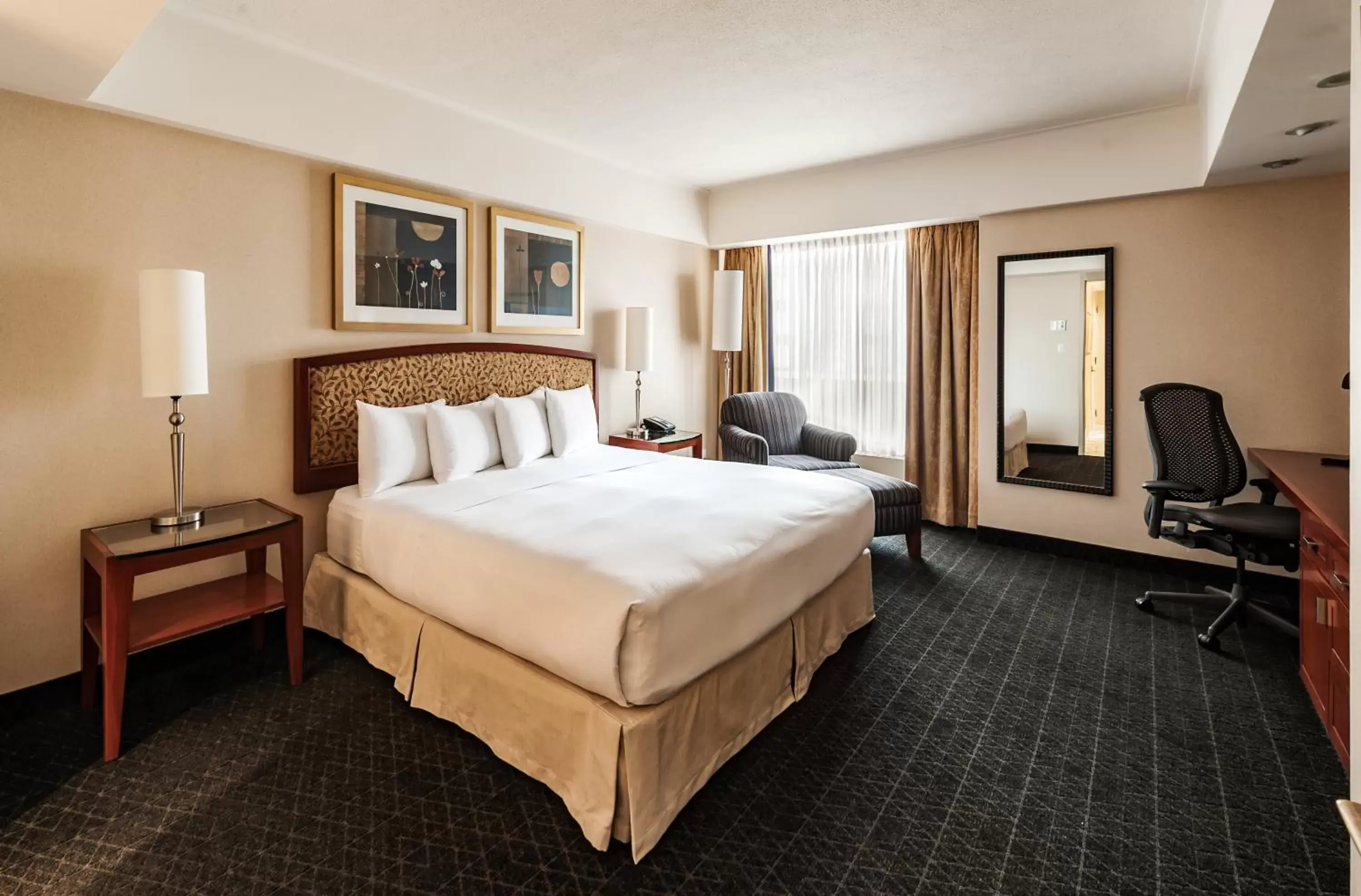 One-Bedroom King Suite in Hotel Bonaventure Montreal One-Bedroom King Suite in Hotel Bonaventure Montreal