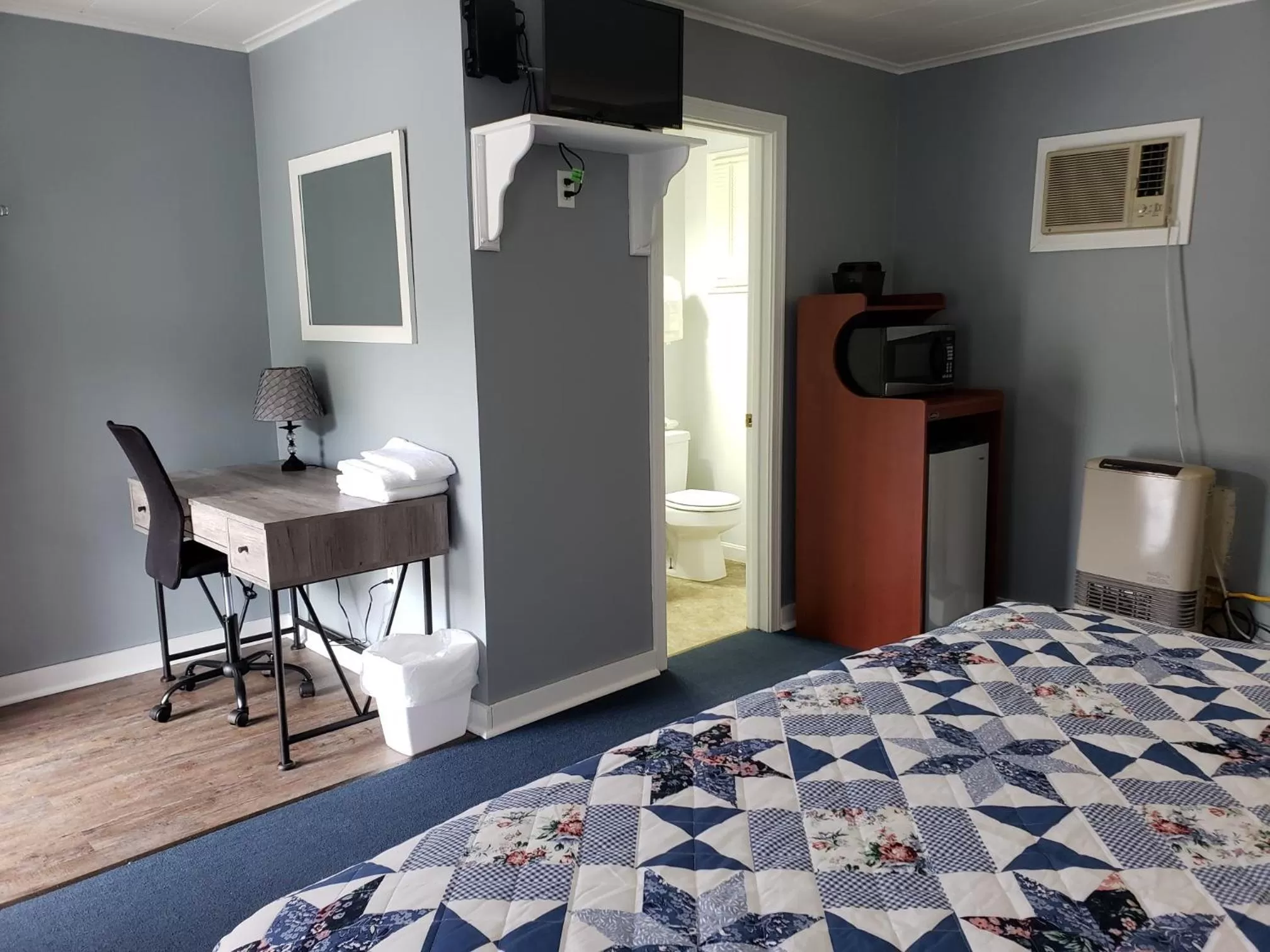 Bed in Blue Ridge Motel