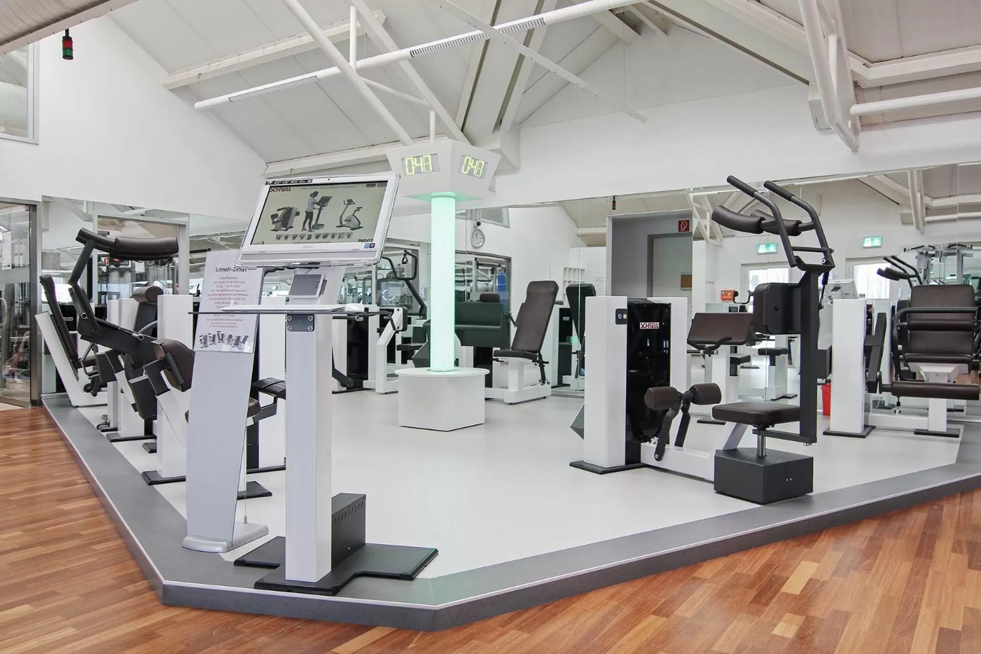Fitness centre/facilities in Scheck Hotel