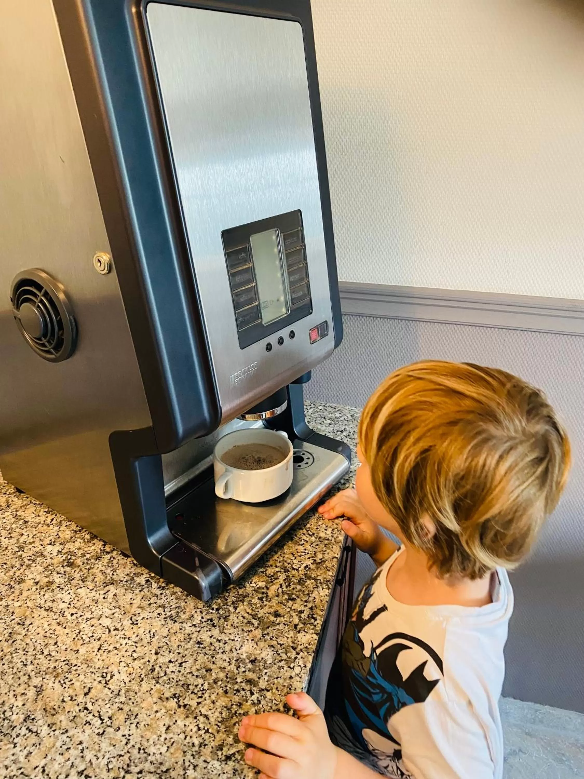 Breakfast, Children in Villa La Dune - Ontbijt & parking inclusief