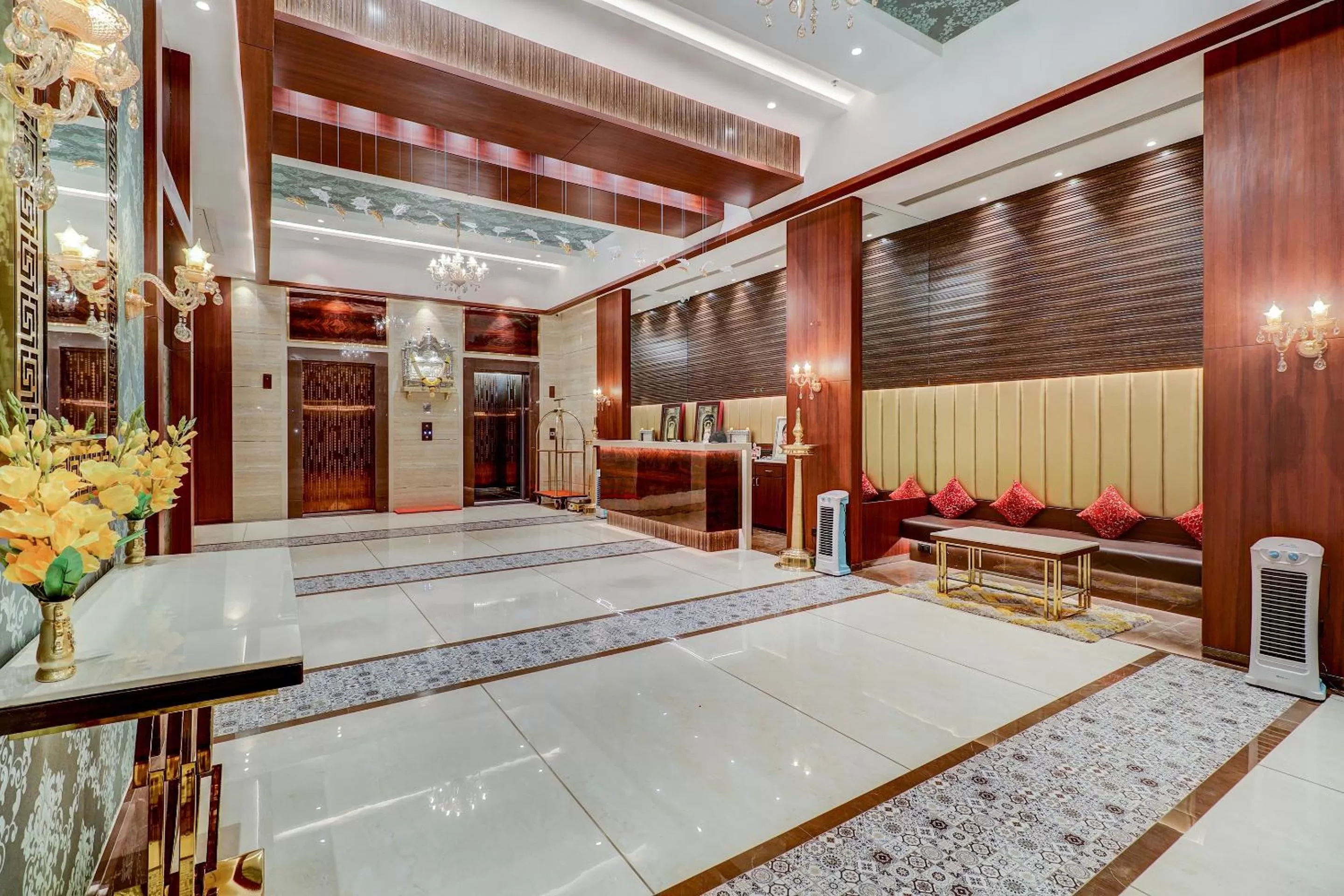 Lobby or reception in Hotel Gurudev Grand