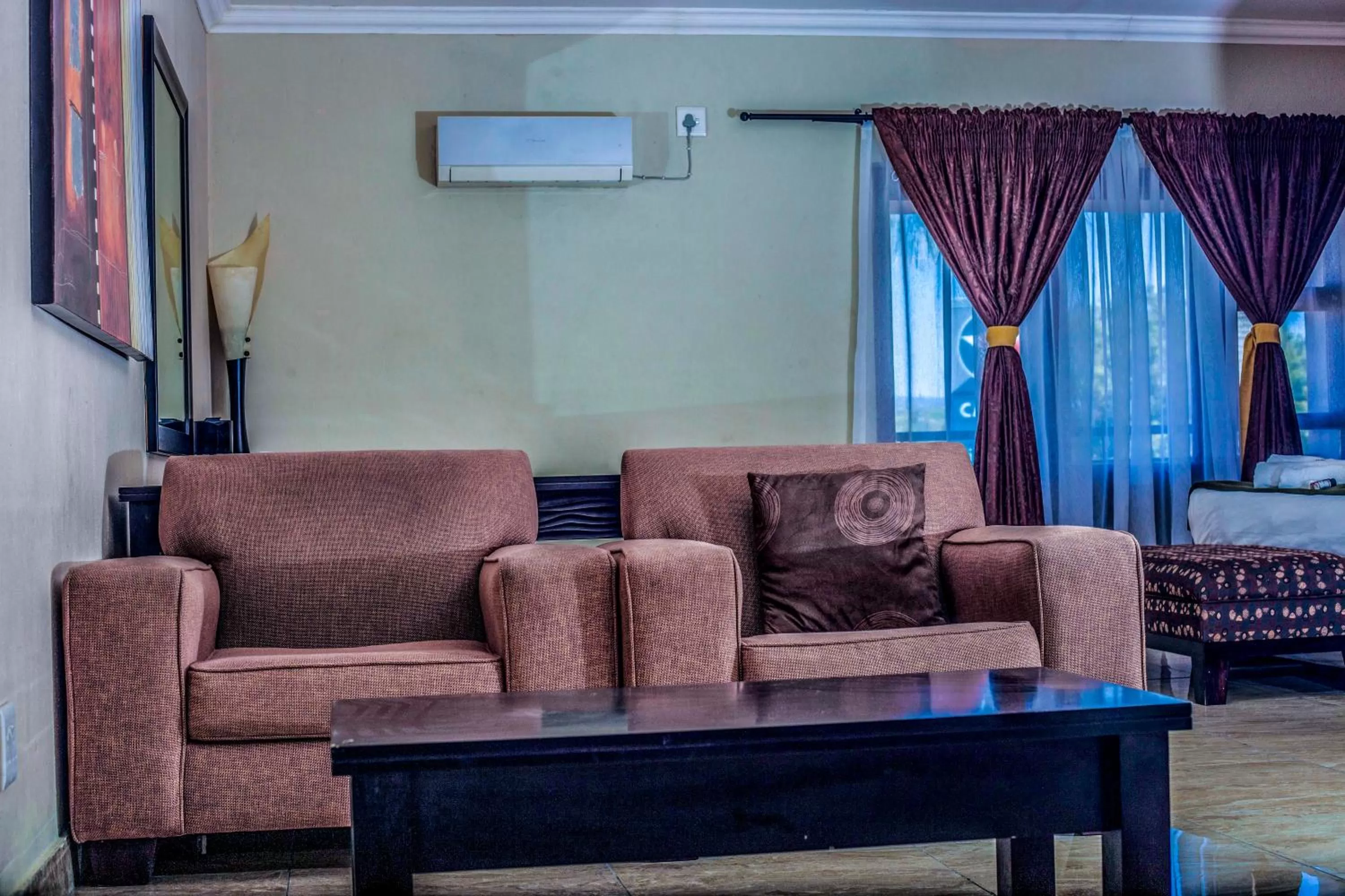 Seating area in Coyotes Hotel & Conference Centre