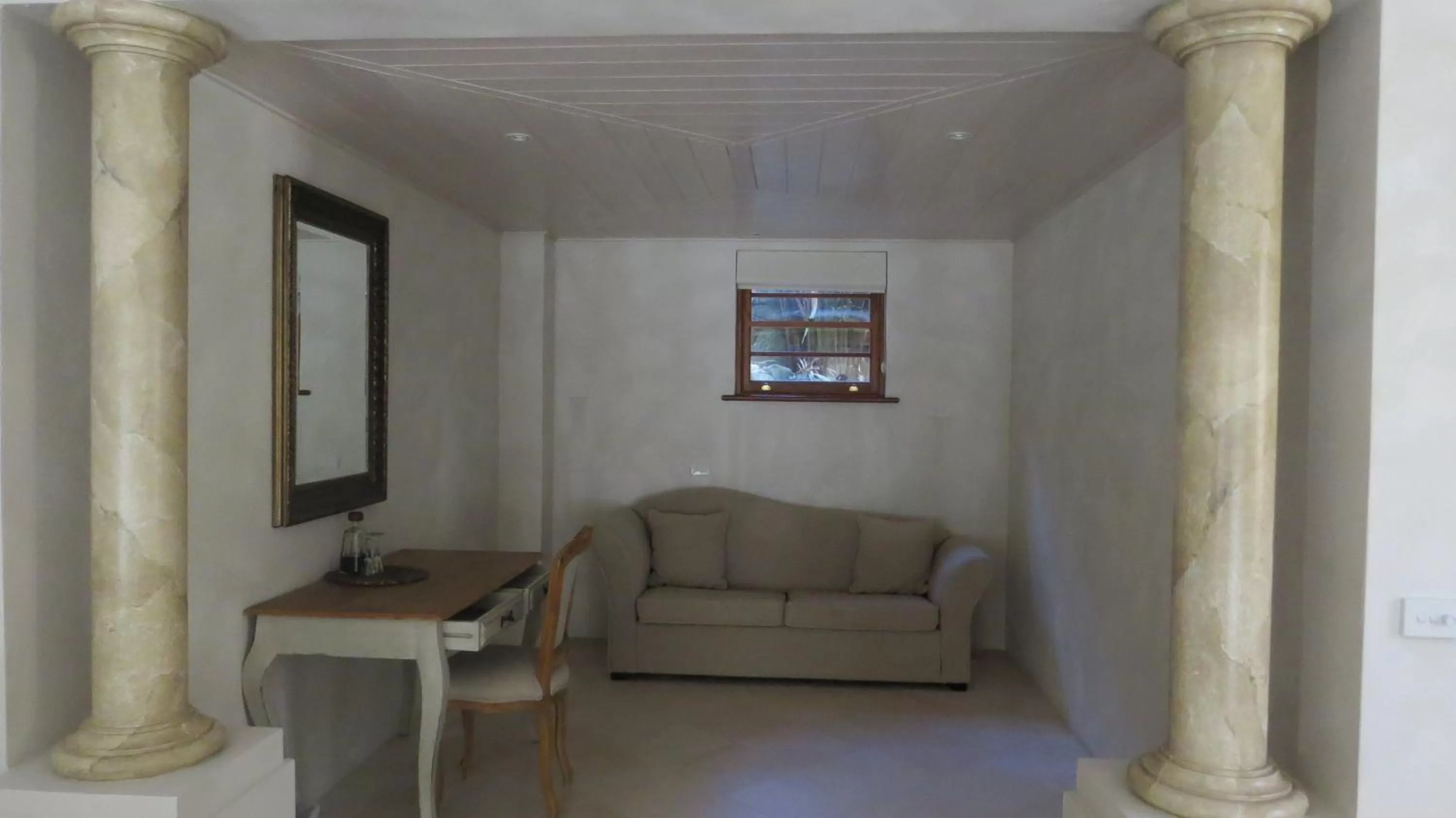 Seating Area in Victoria's At Wategos