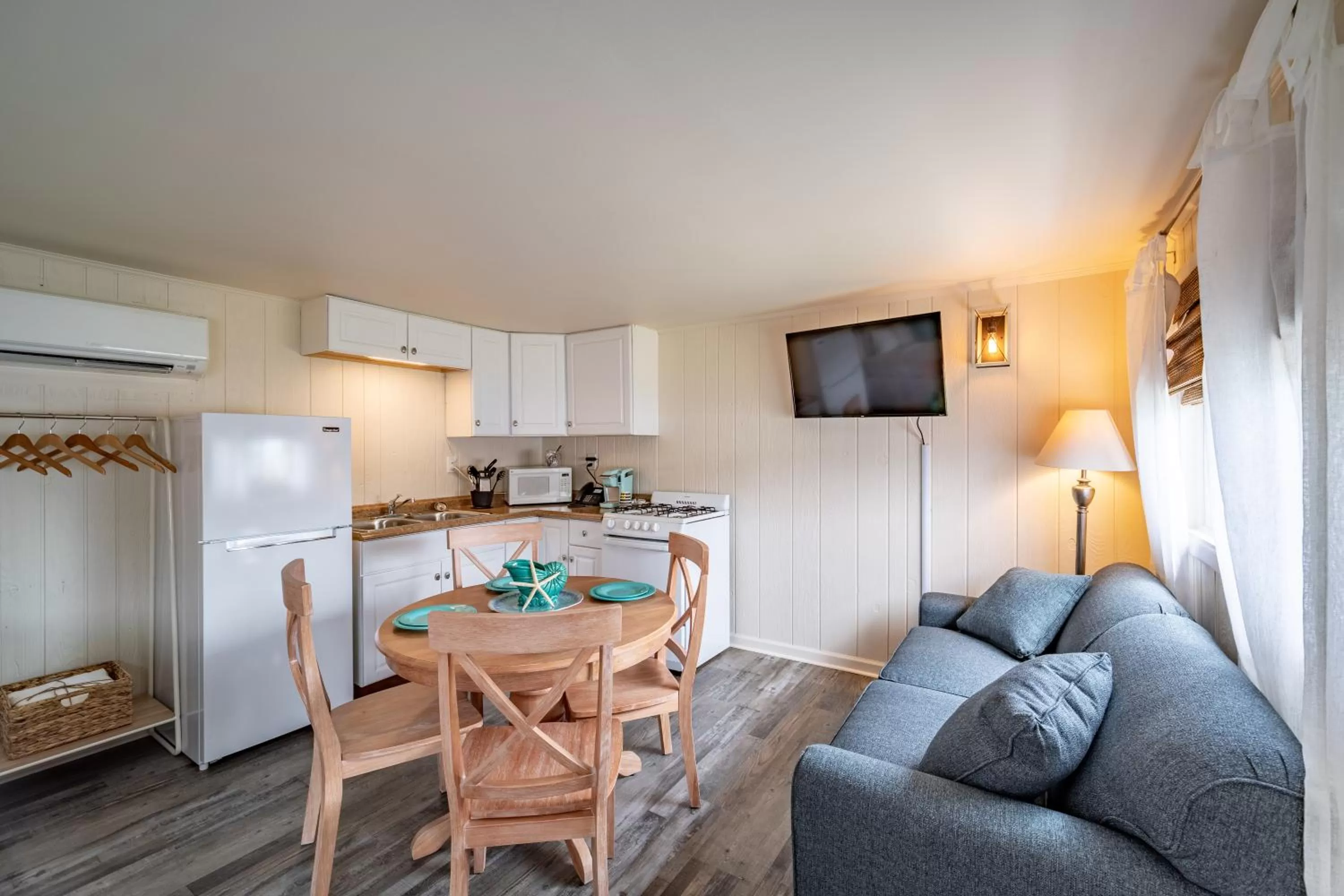 Kitchen or kitchenette in Ocean Glass Inn
