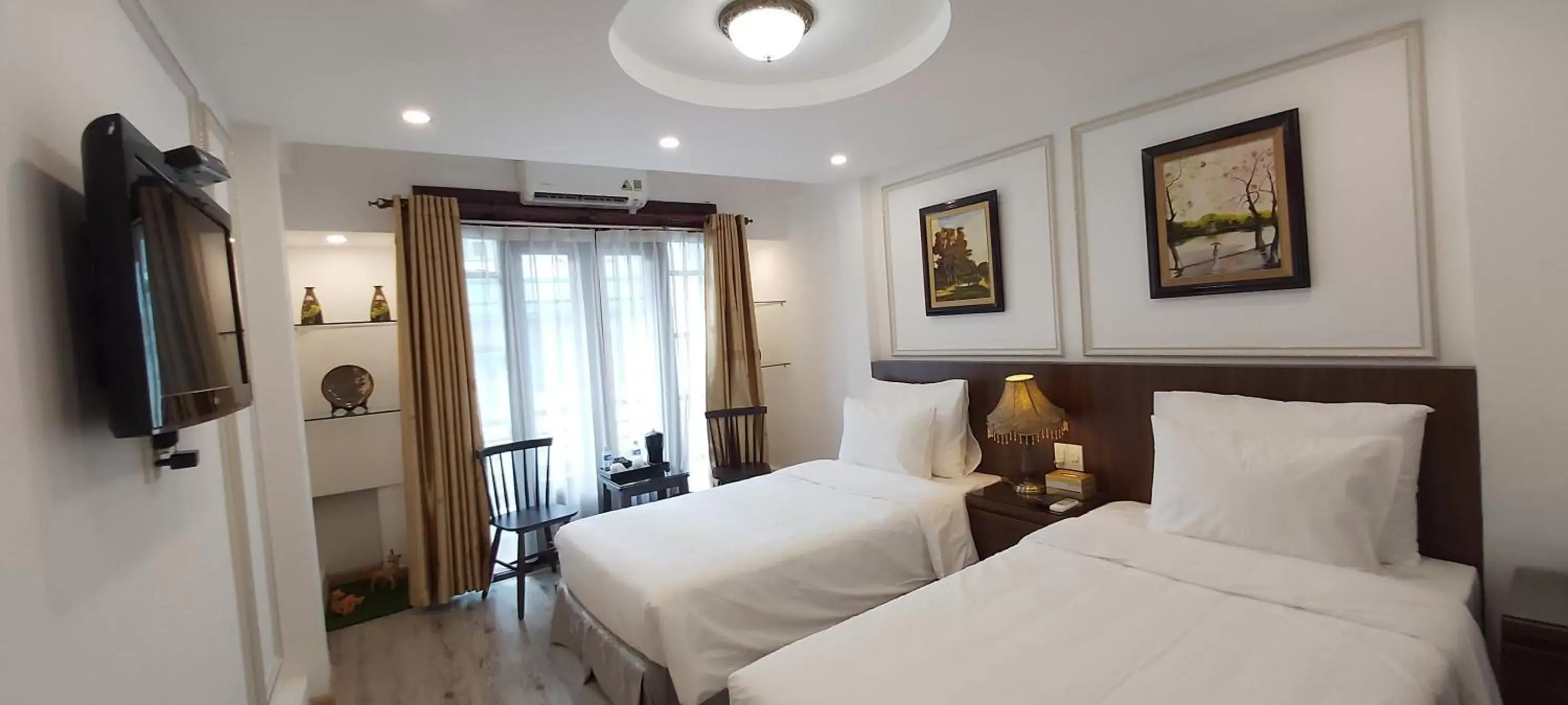 Deluxe Double or Twin Room with City View in Hanoi Endless Hotel Deluxe Double or Twin Room with City View in Hanoi Endless Hotel