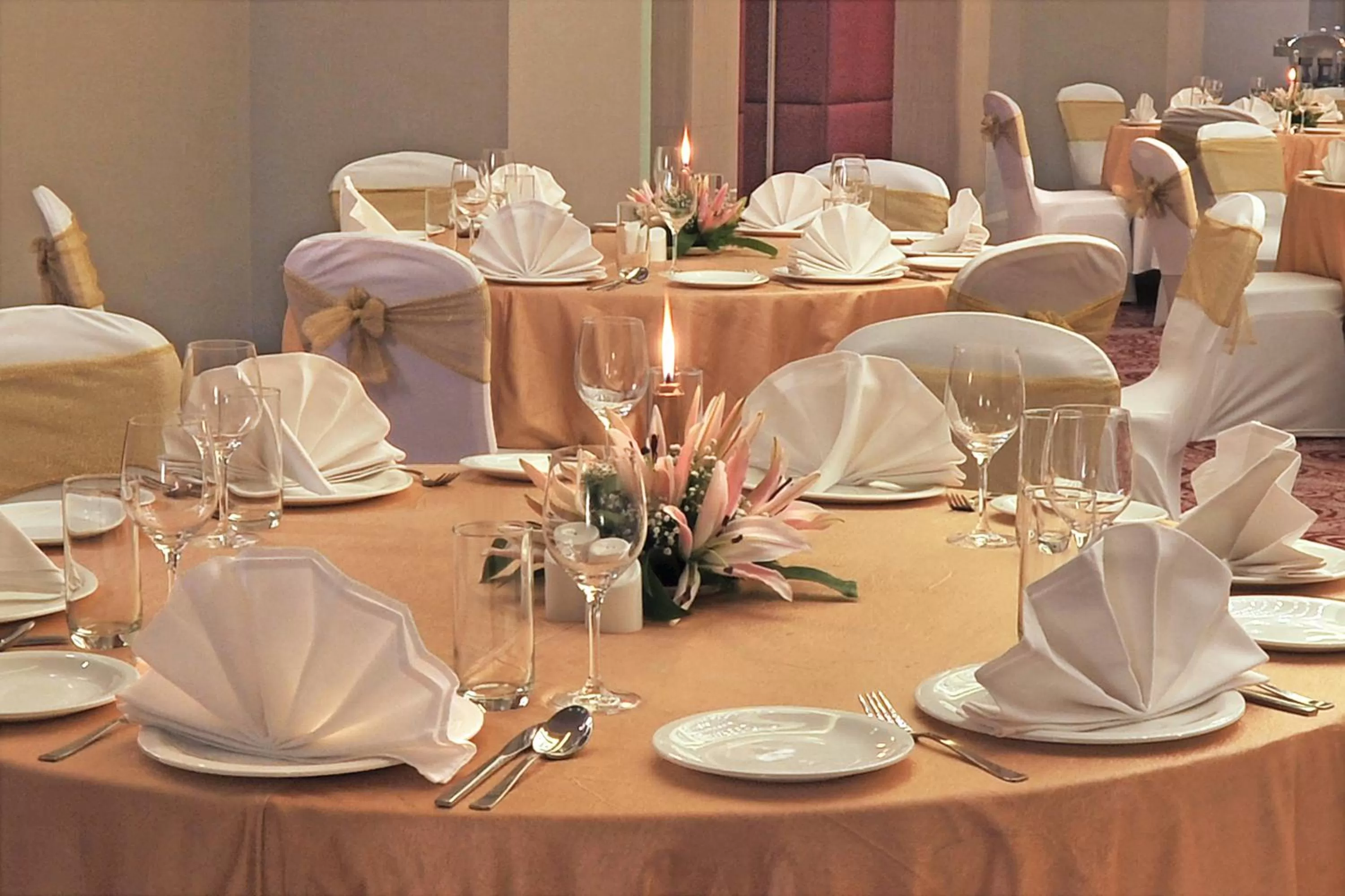 Restaurant/places to eat in Radisson Hyderabad Hitec City