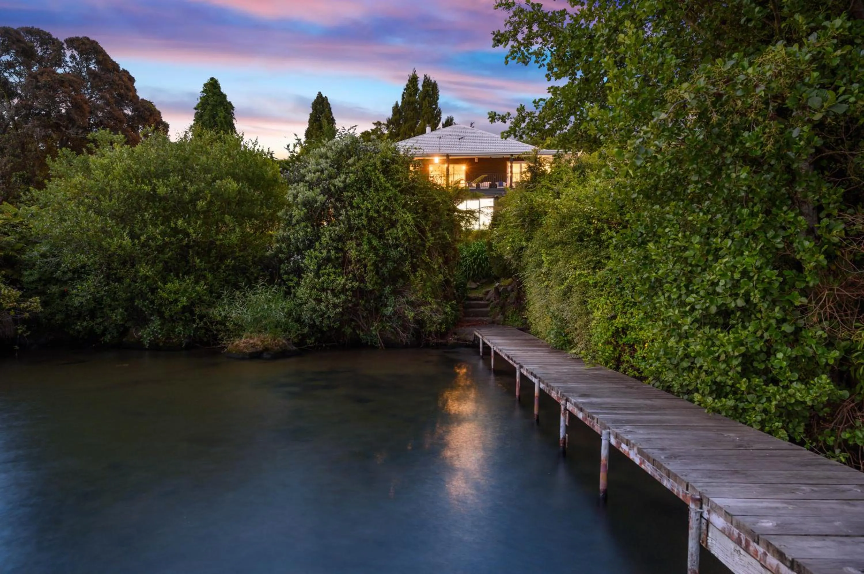 Natural landscape in Black Swan Lakeside Boutique Hotel