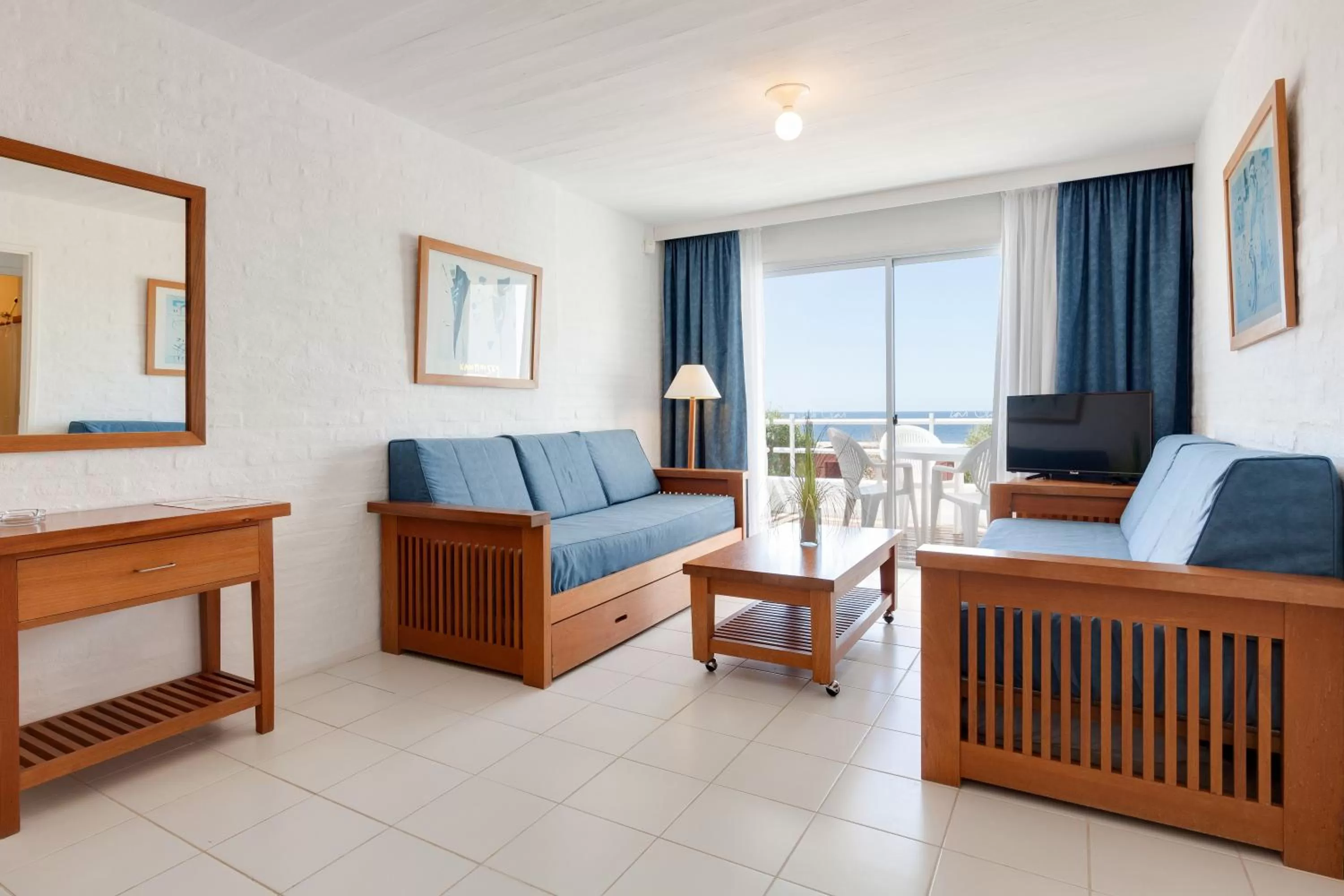 Balcony/Terrace, Seating Area in Hotel Las Olas Resort