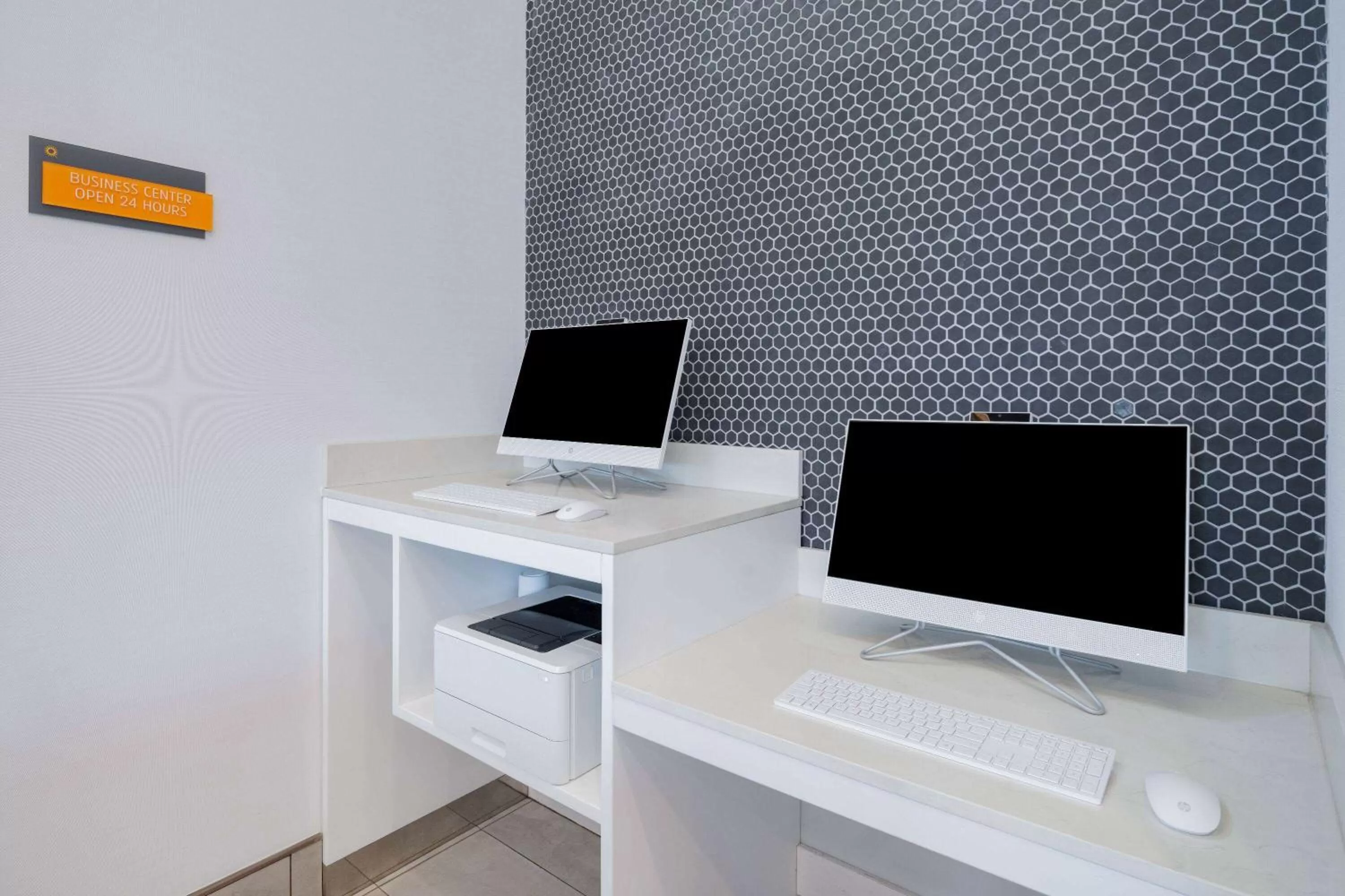 Business facilities in La Quinta by Wyndham Chicago O'Hare Airport