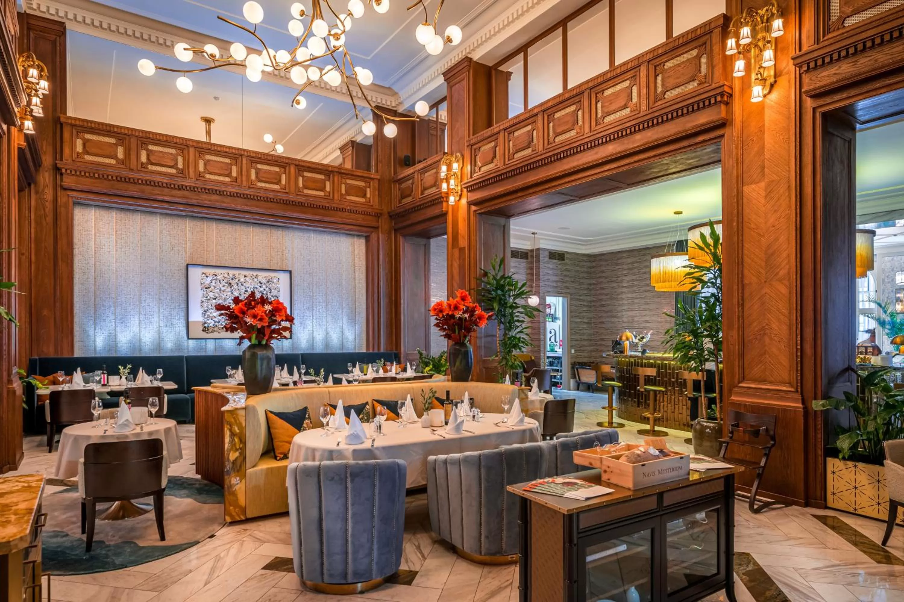 Restaurant/places to eat in Hotel Capital