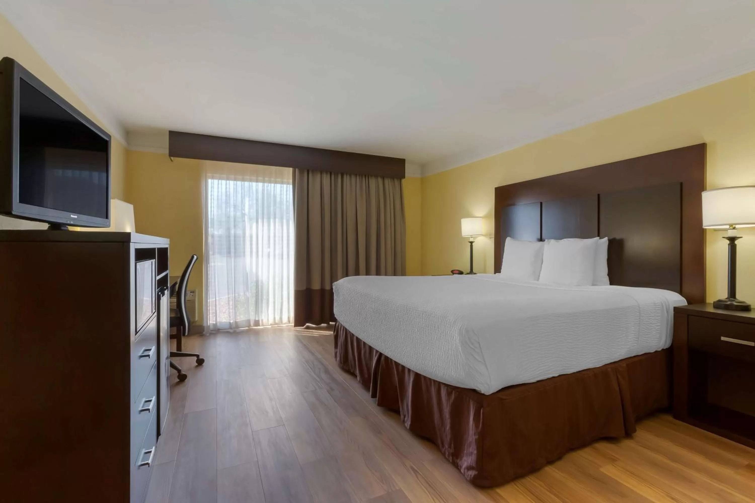 Bedroom, Bed in Best Western Phoenix Goodyear Inn