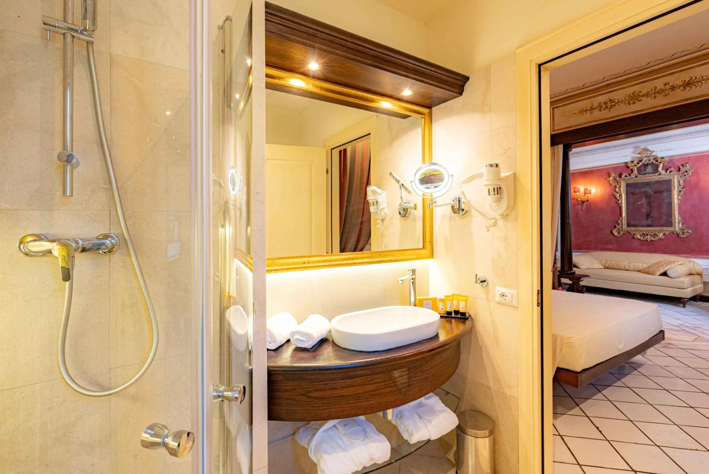 Bathroom, Bed in Fortino Napoleonico