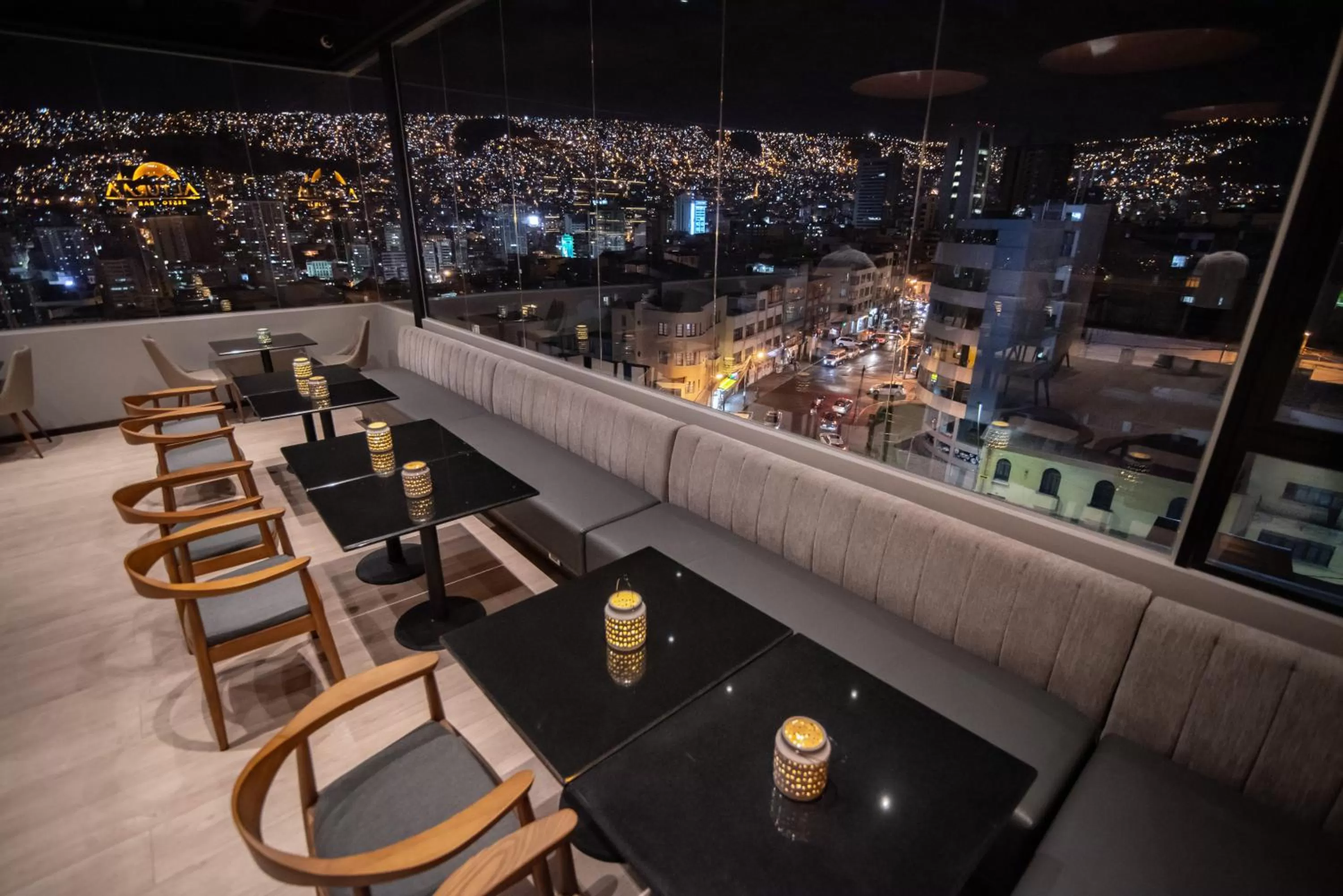 Restaurant/places to eat in Mitru Express Hotel