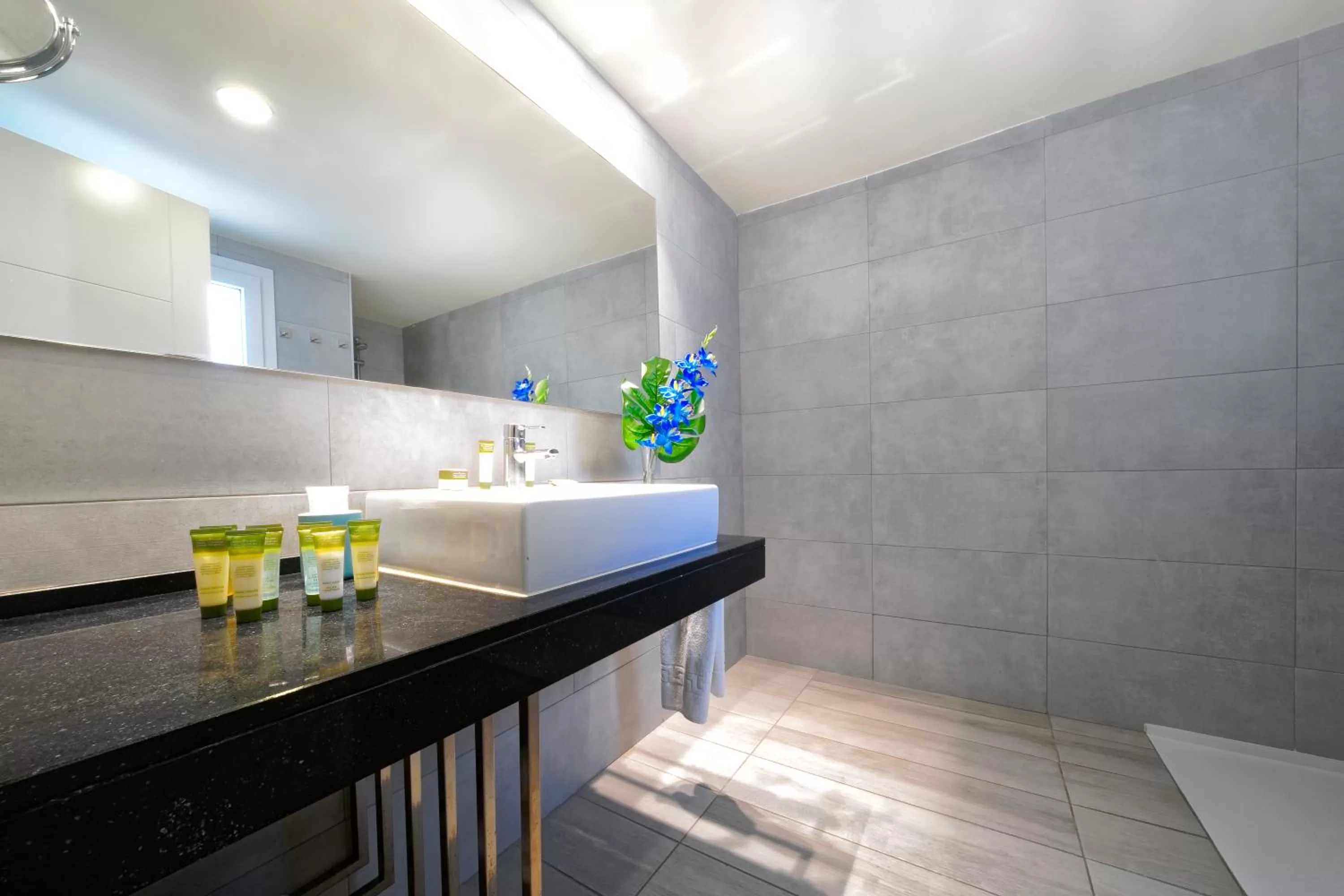 Massage in Aqua Suites