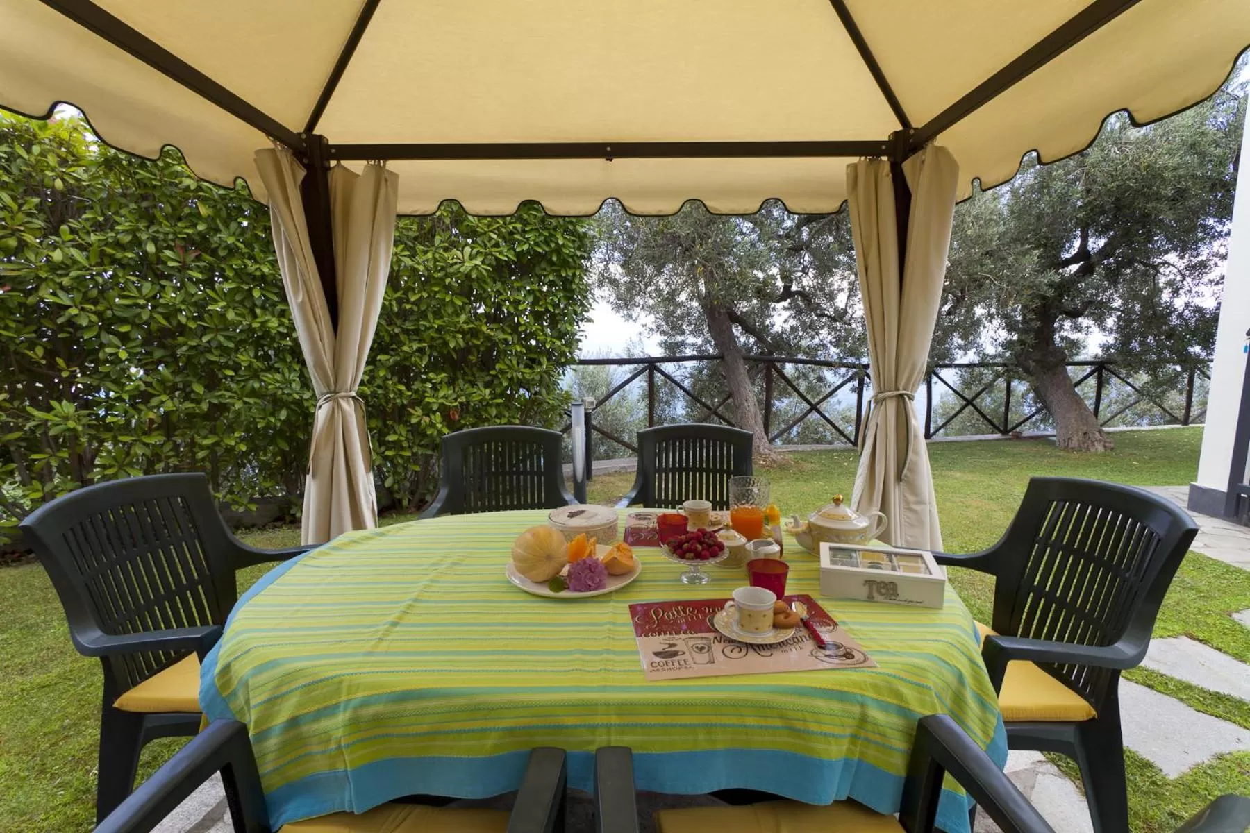 Patio in Villa Degli Ulivi B&B