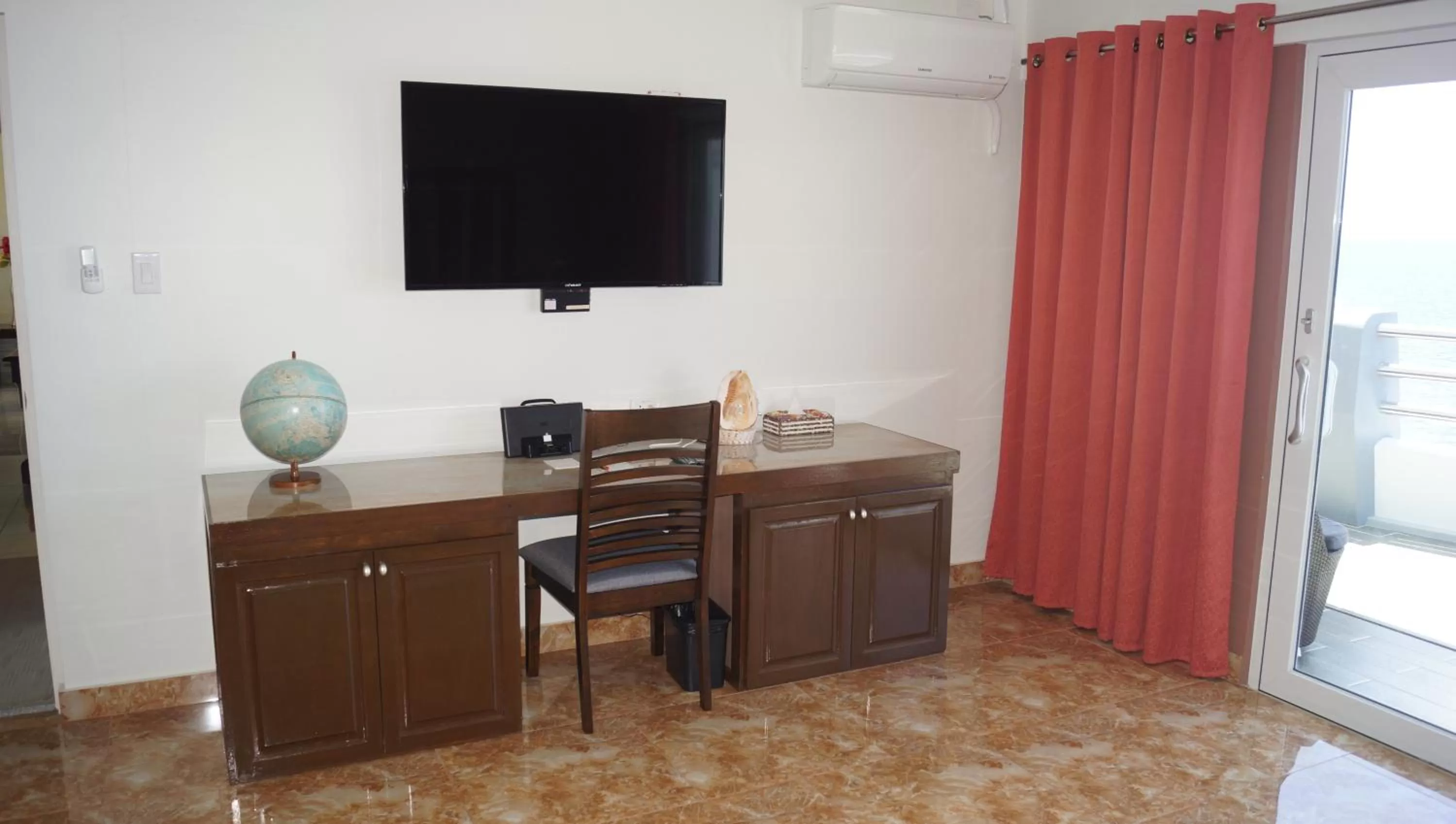 Photo of the whole room in Panglao Sea Resort - Tangnan