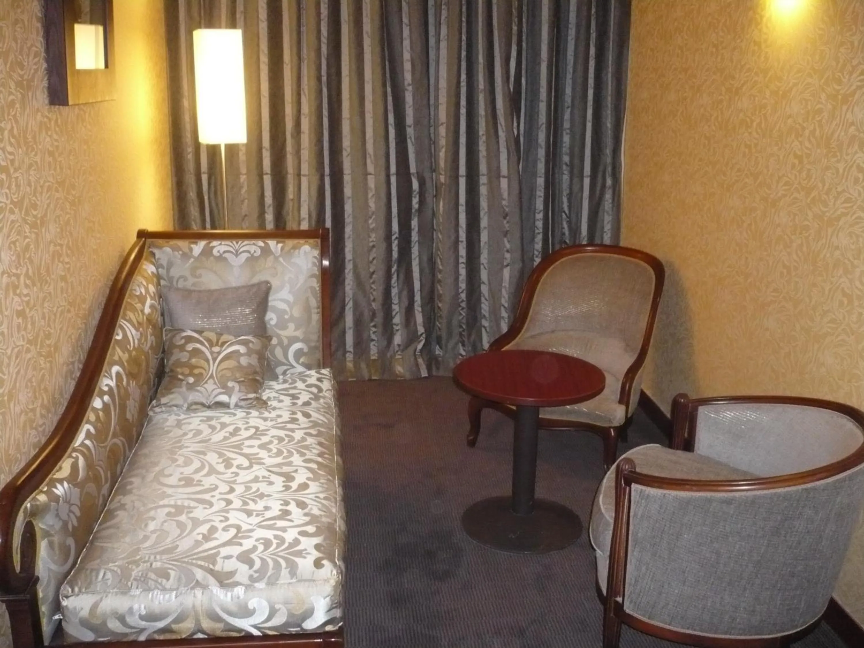 Seating area, Bed in Hotel De France