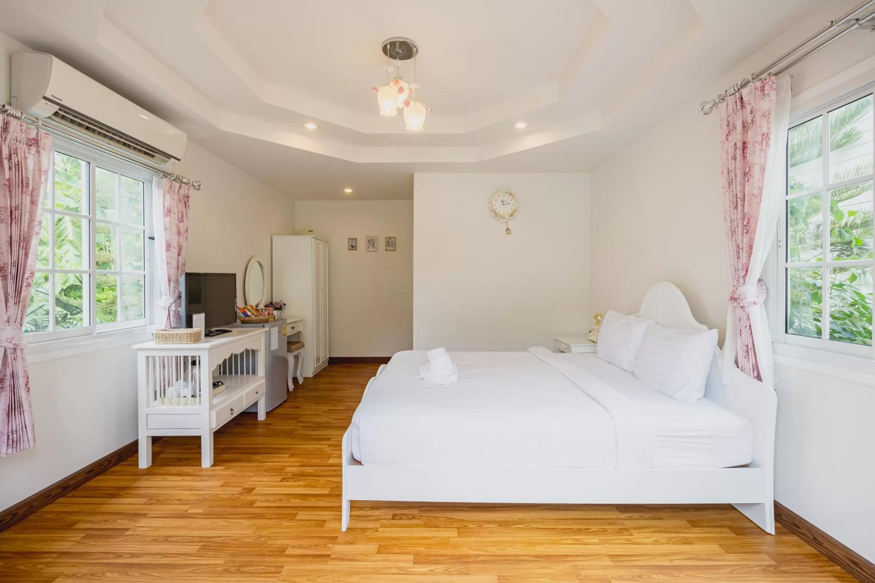 Bed in Sakarin Valley Resort