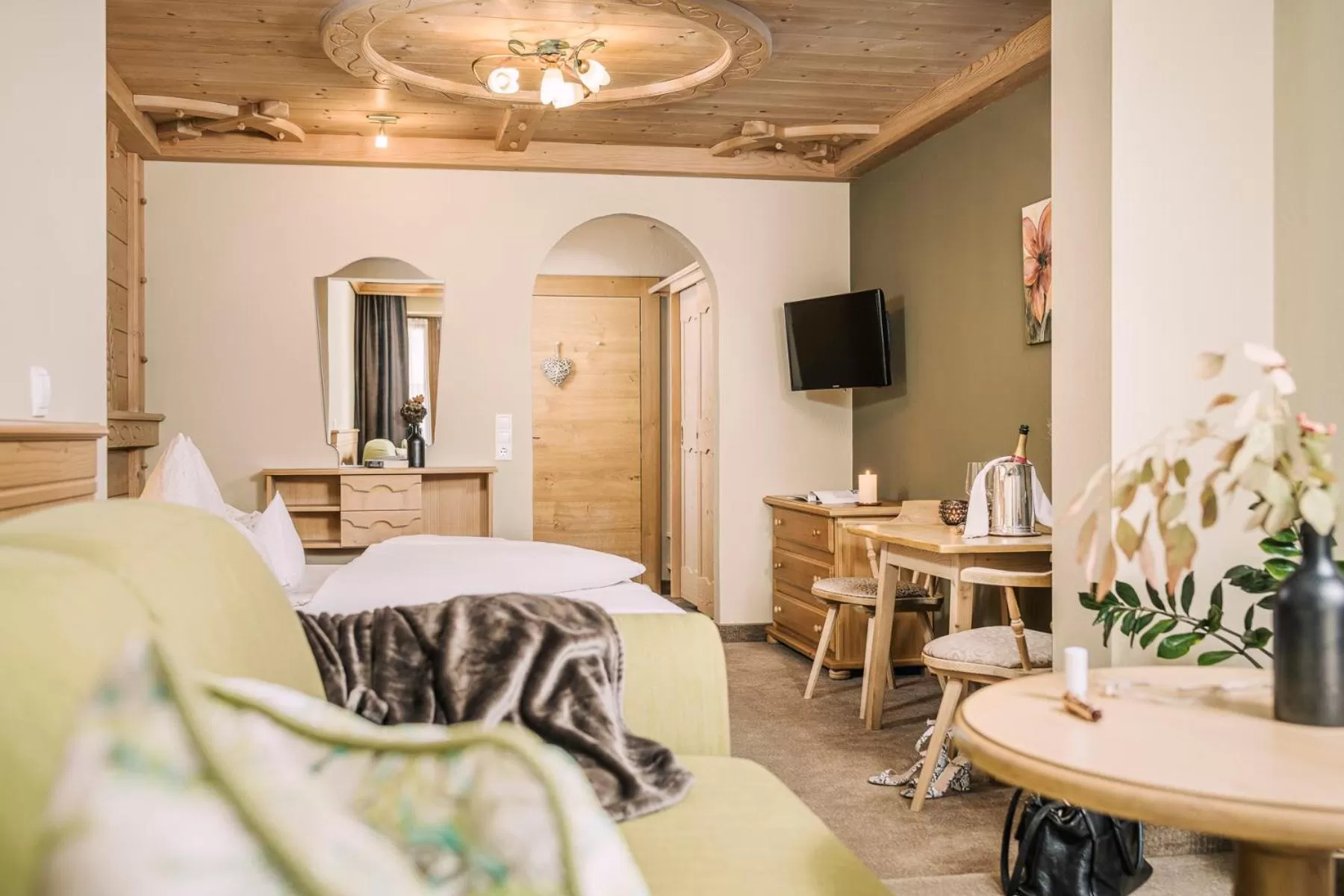 Photo of the whole room, Bed in Hotel Sieghard Zillertal