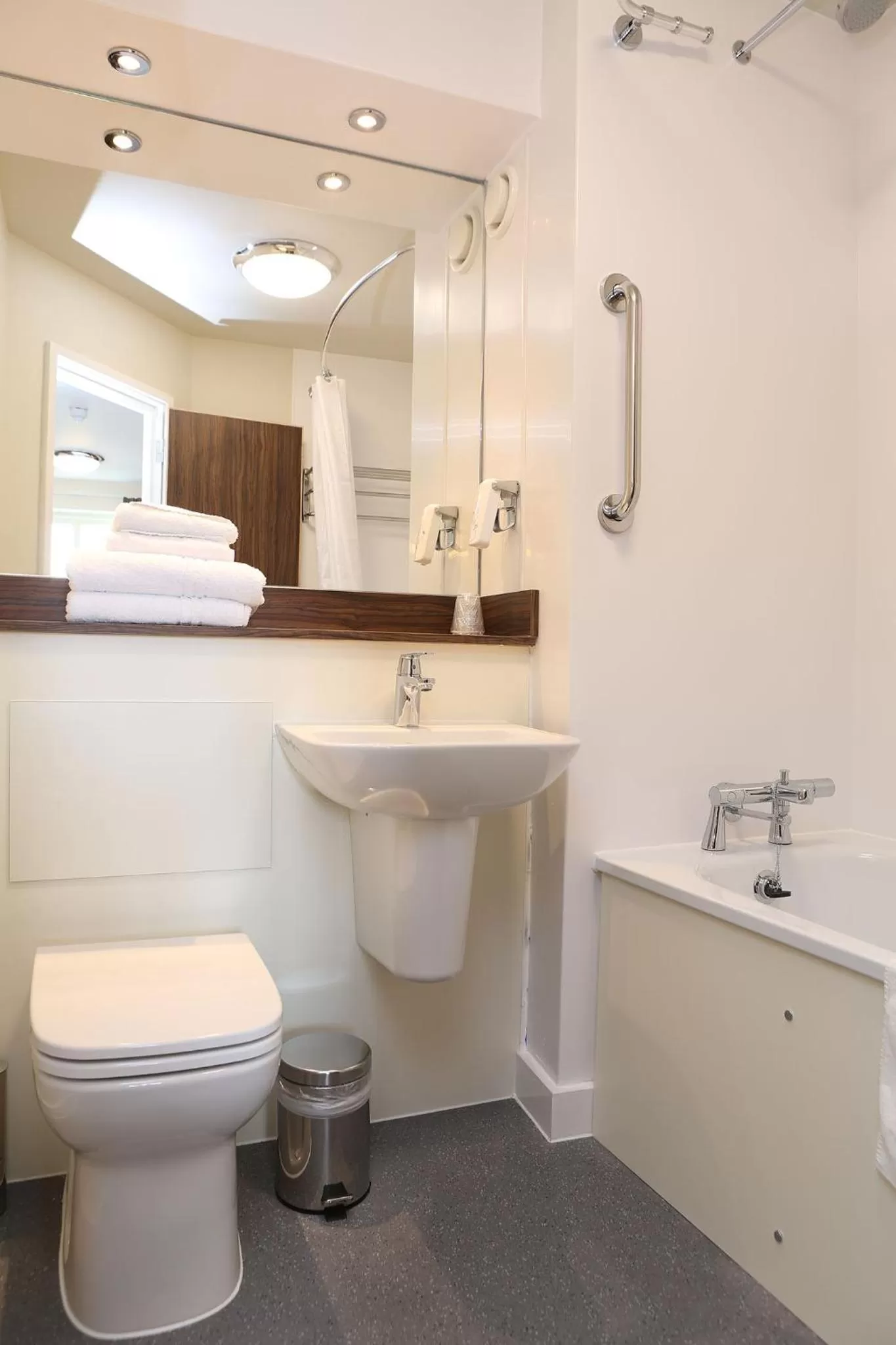 Bathroom in Highland Gate, Stirling by Marston's Inns