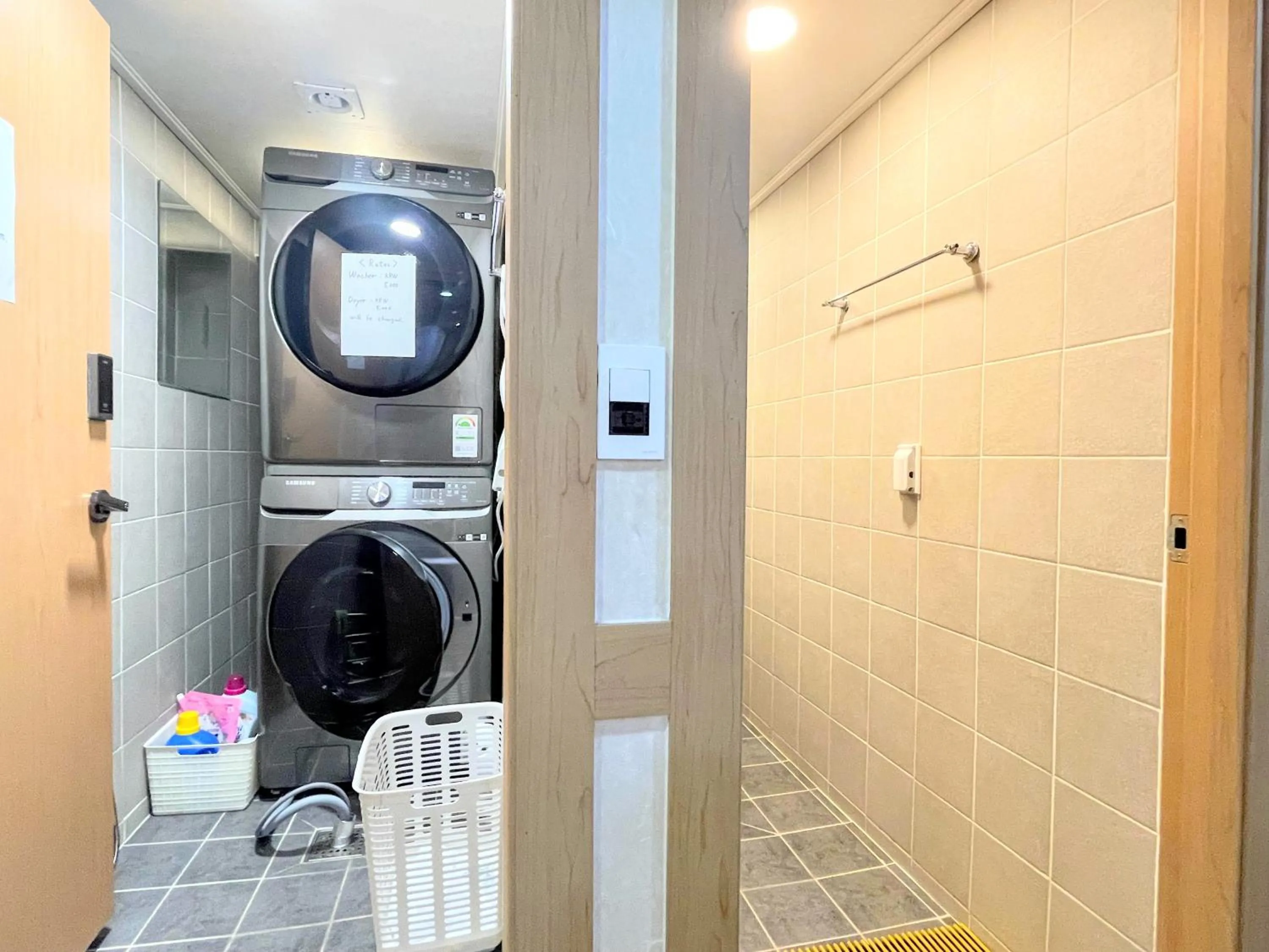 washing machine in Cocoa Guesthouse