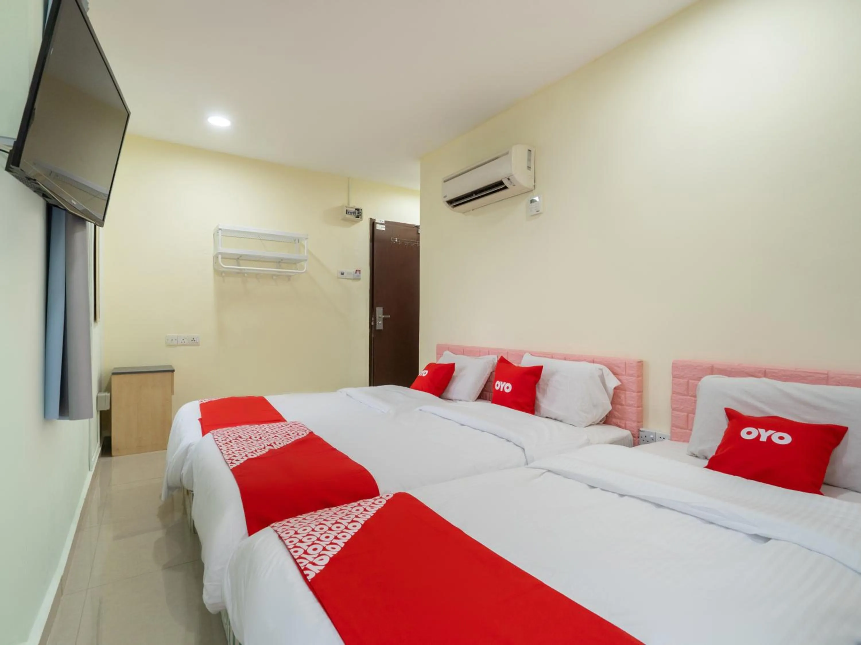 Bedroom in OYO 89717 Budget Star Hotel
