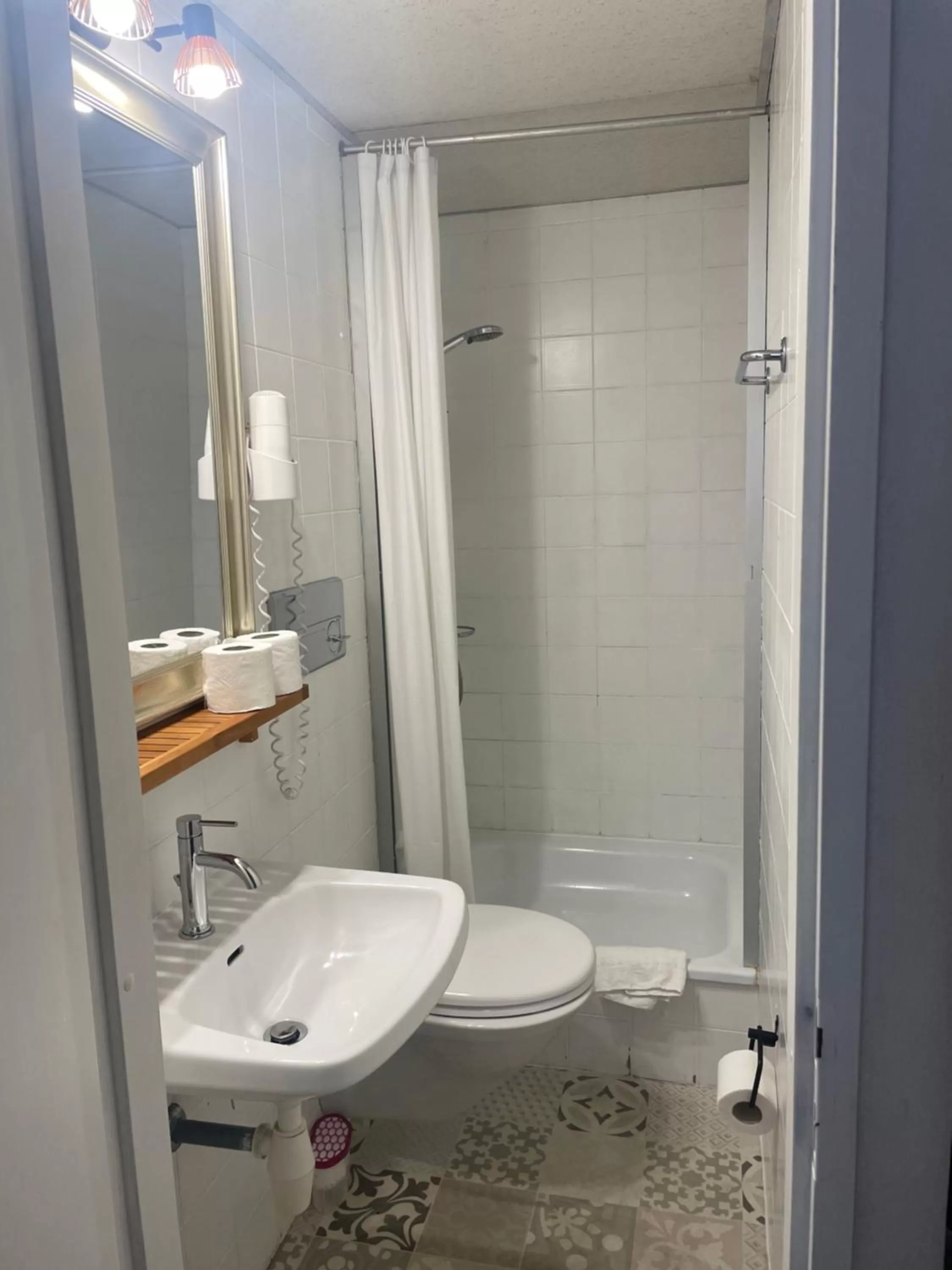 Toilet, Bathroom in Hôtel & Restaurant Le Patio VICHY