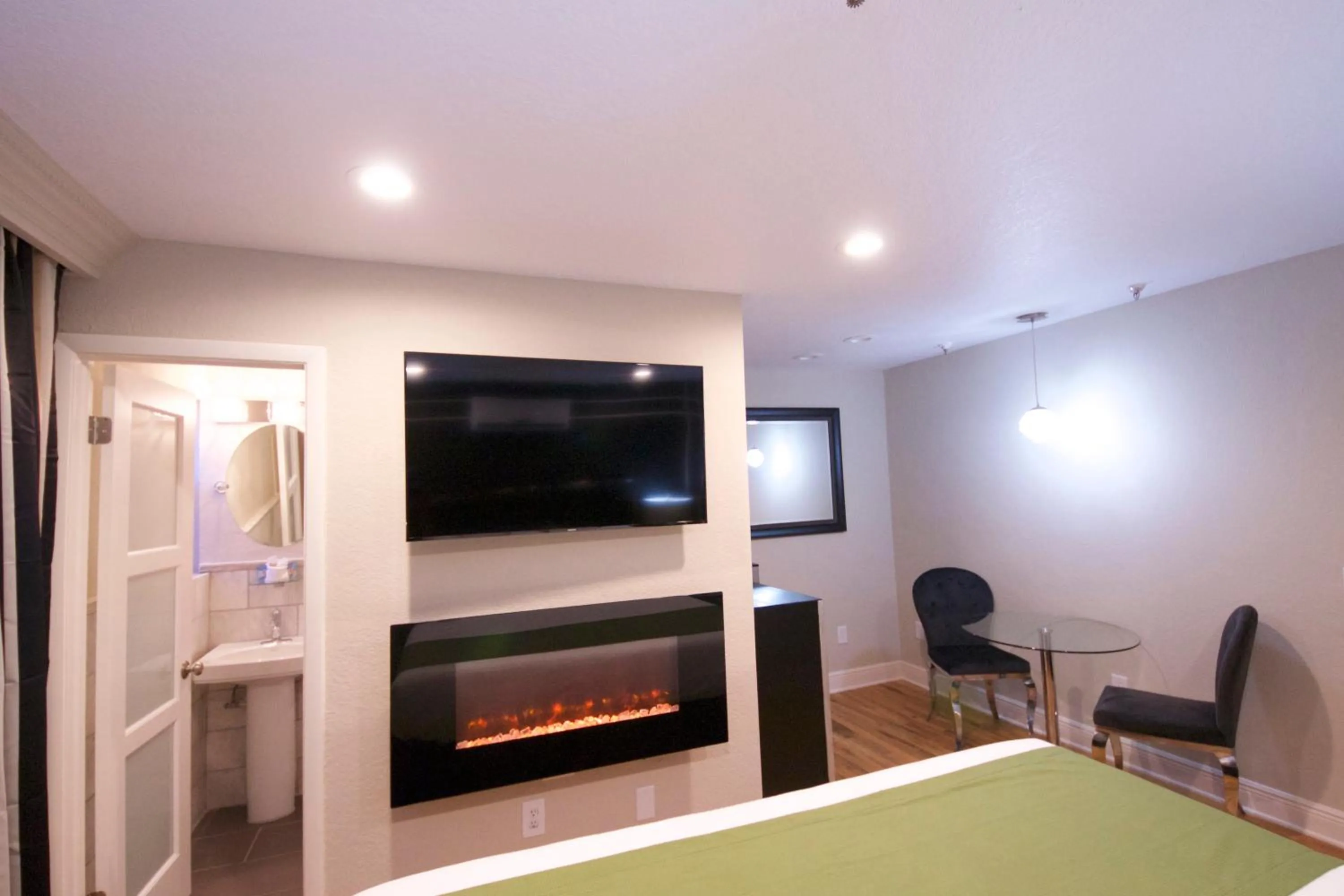 TV and multimedia in Hyde Park Hotel