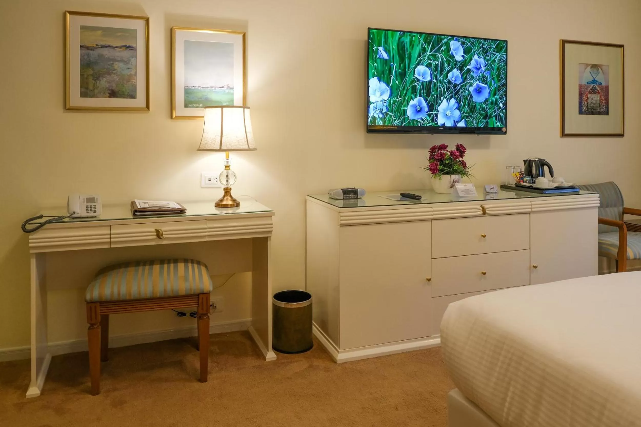 Bedroom, Bed in Amman International Hotel