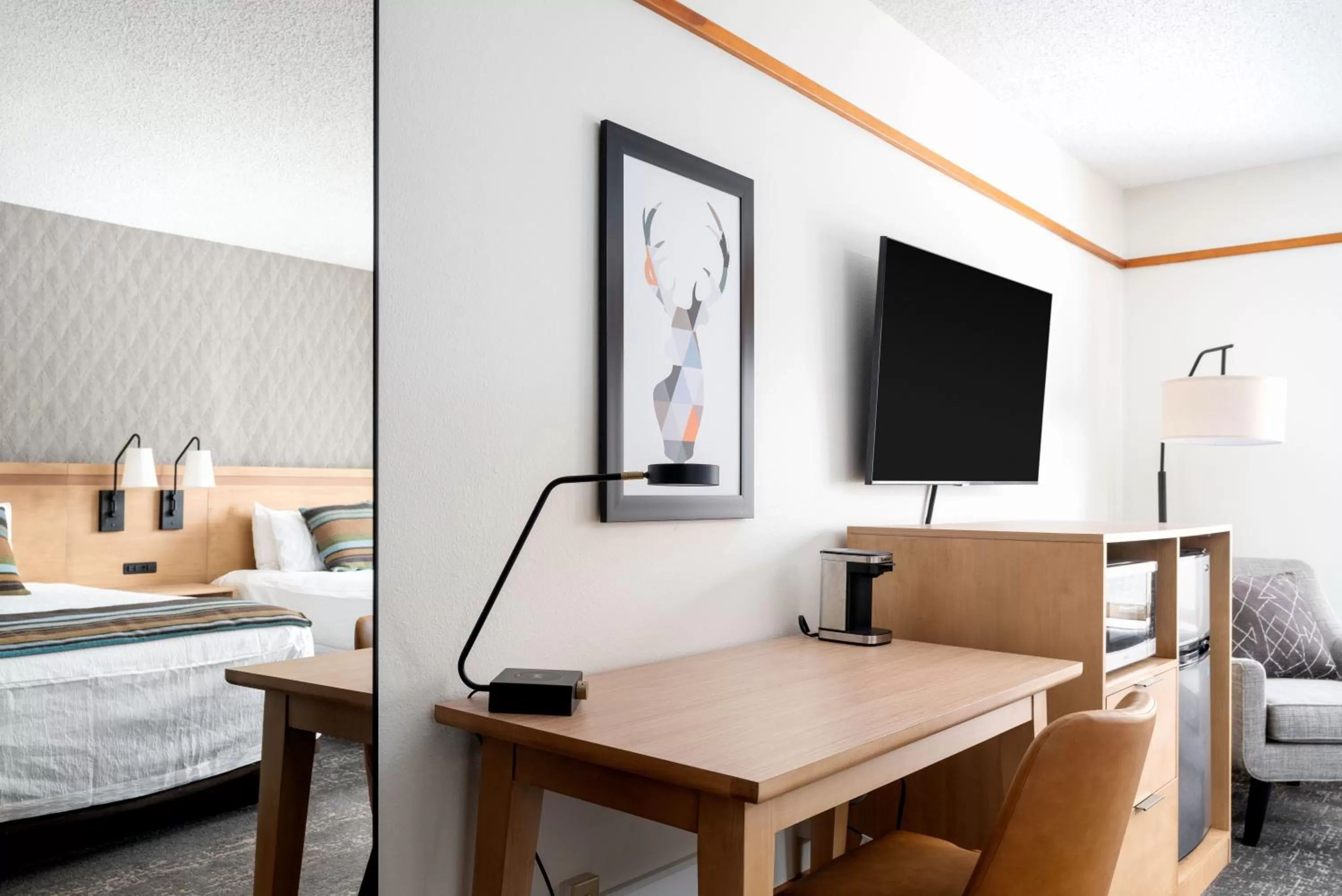 Seating area, TV/Entertainment Center in Caribou Highlands Lodge