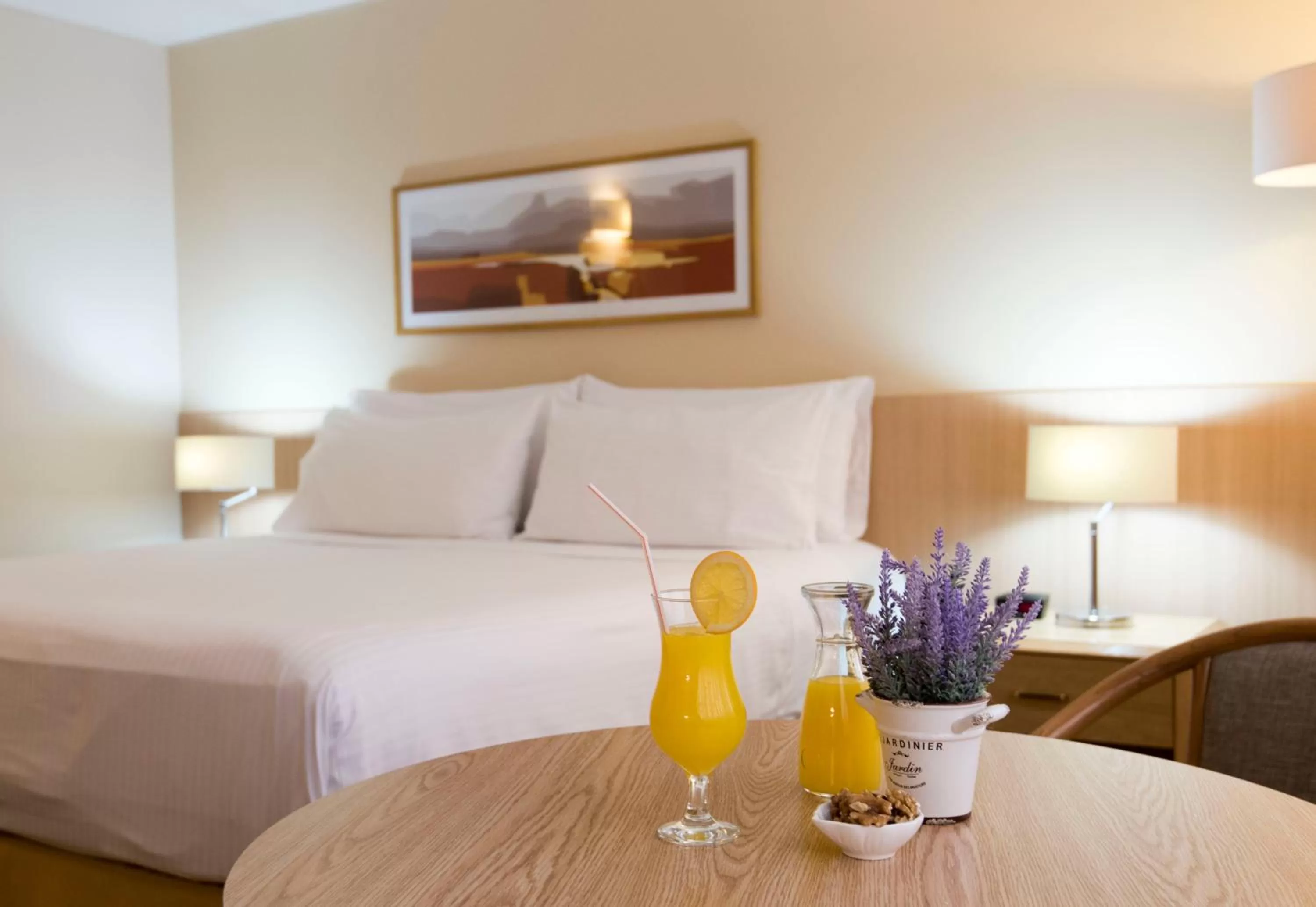 Photo of the whole room, Bed in Holiday Inn Montevideo by IHG