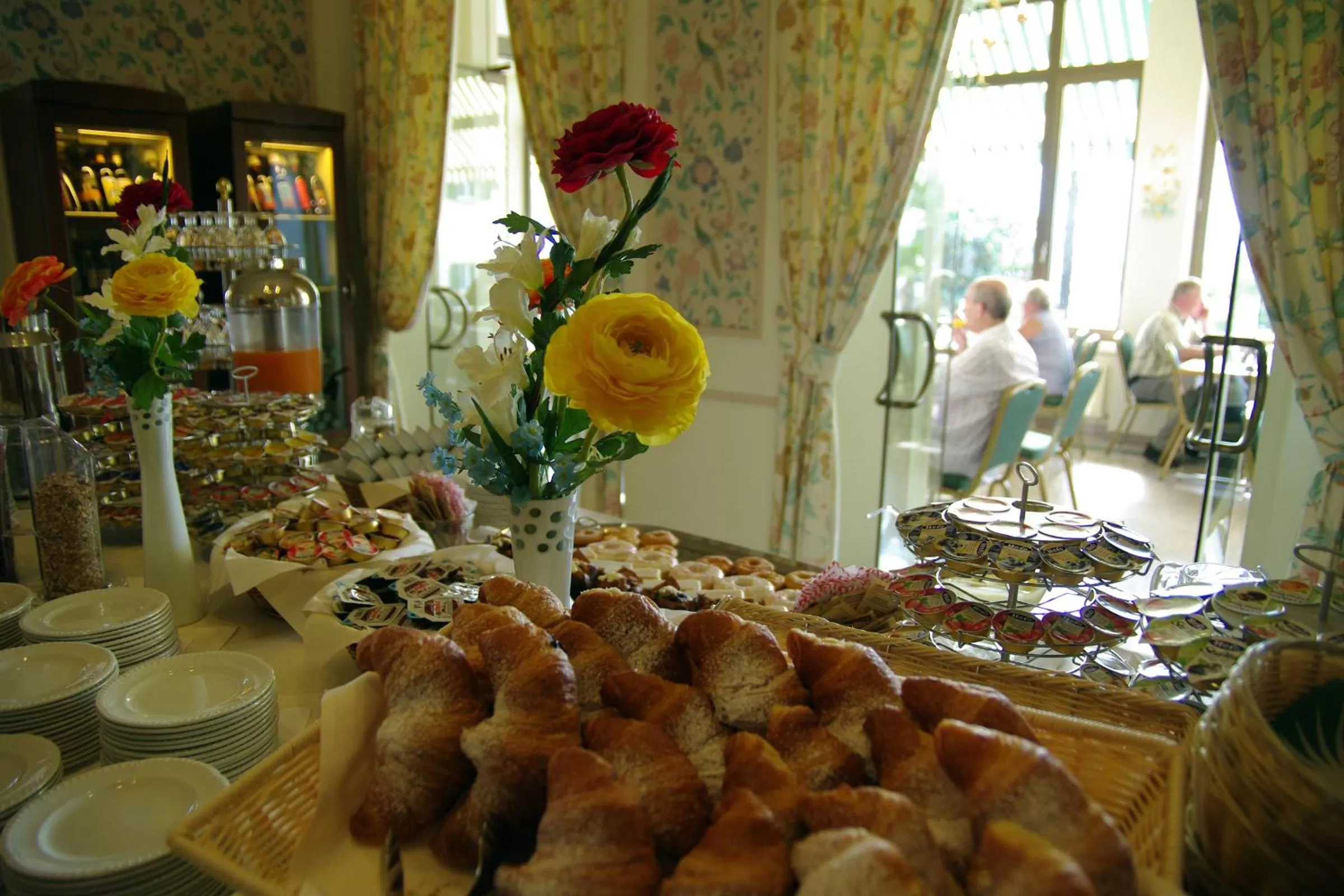 Restaurant/places to eat in Continental Parkhotel