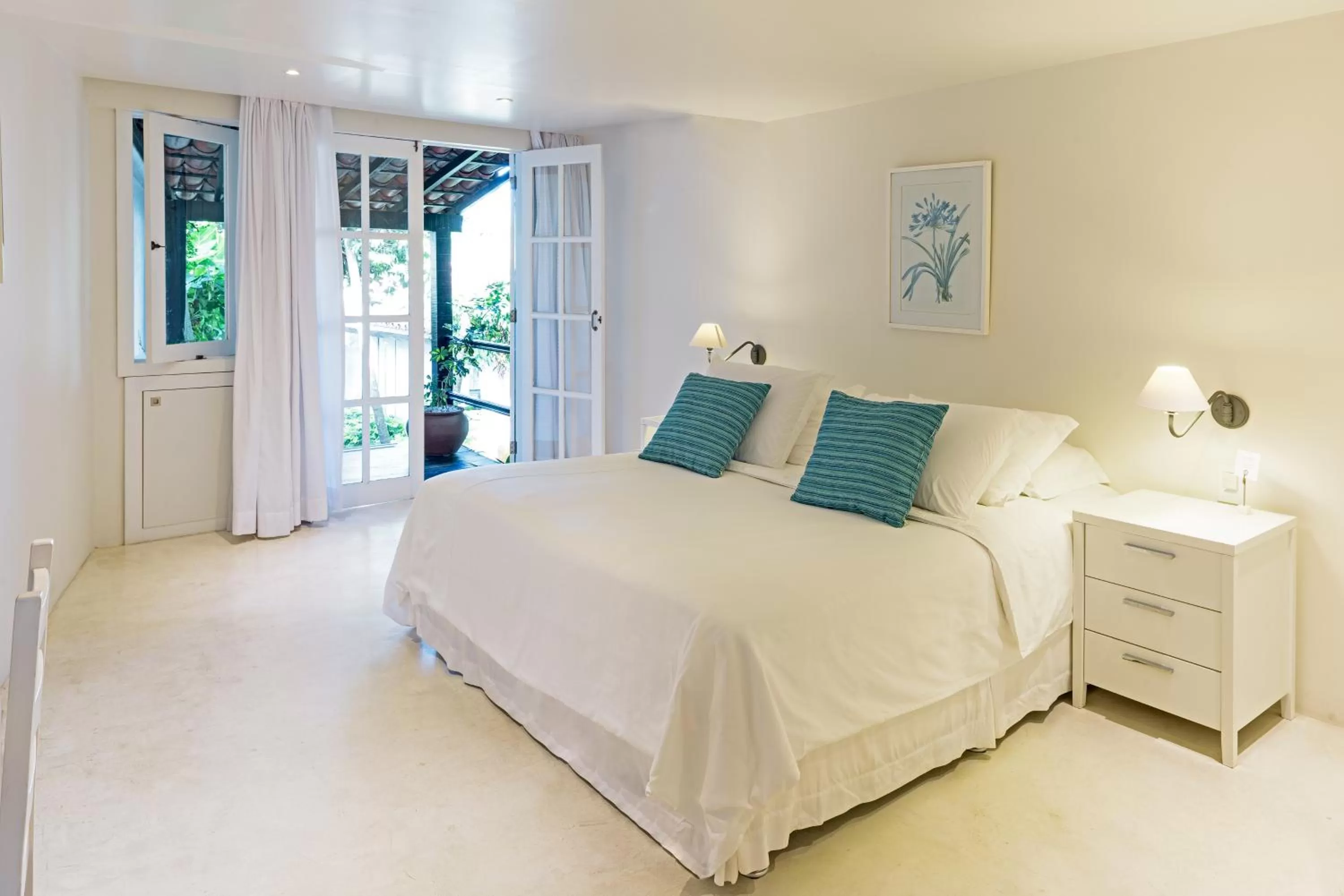 Lounge or bar, Bed in Abracadabra Boutique Hotel