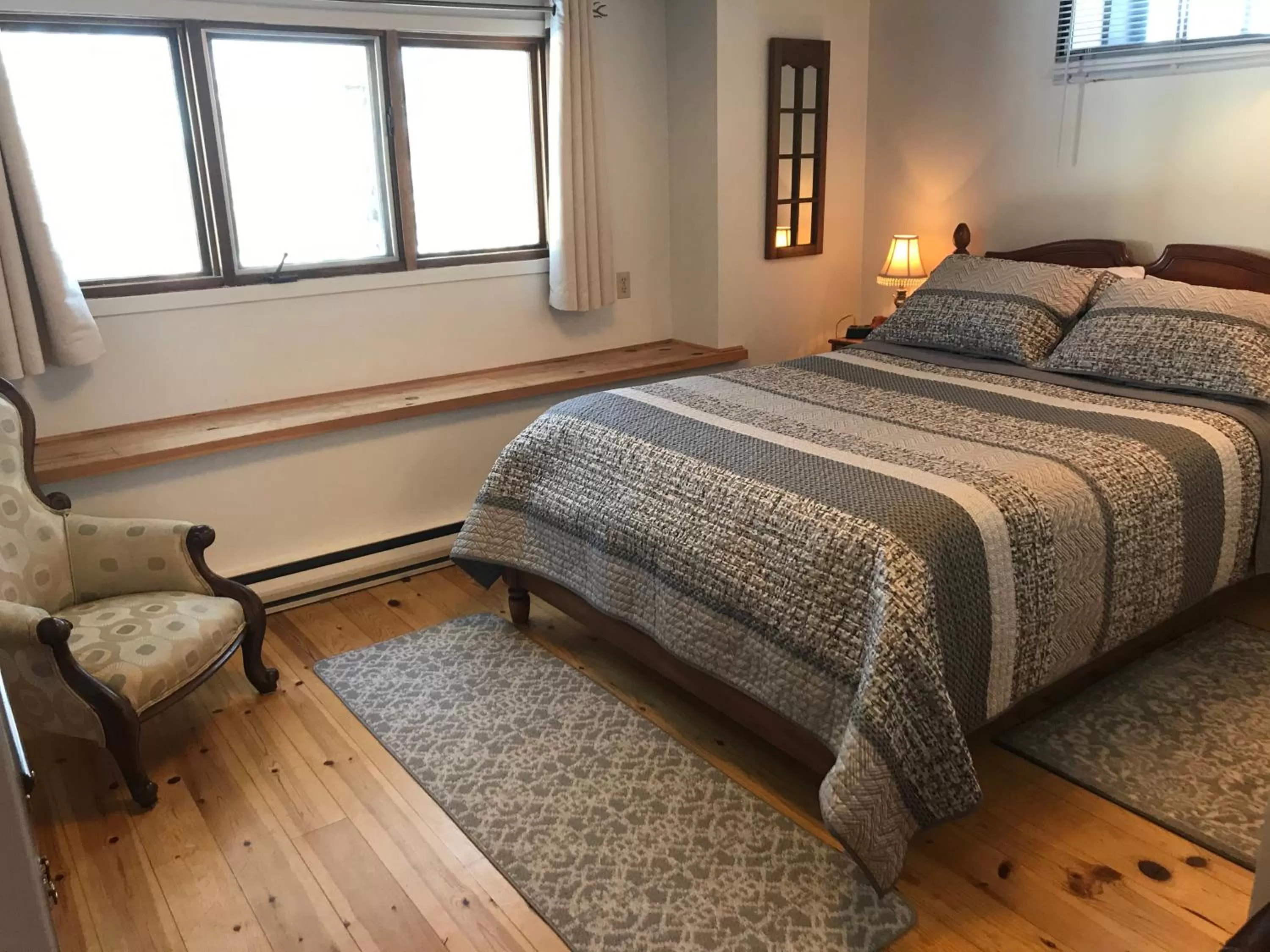 Queen Room with Garden View in La Grange Country Inn