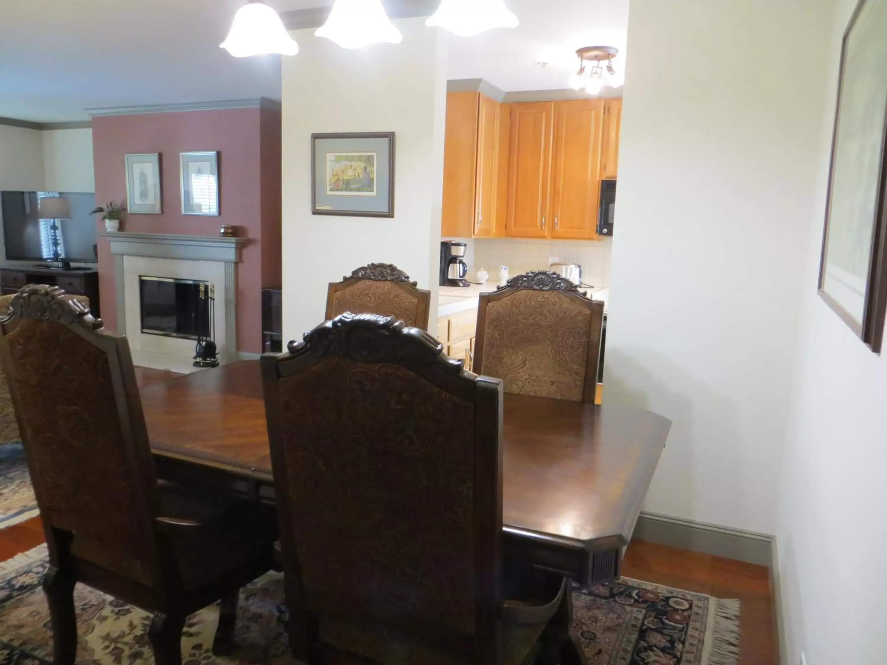 Two-Bedroom Suite with One King Bed and One Queen Bed in Cow Hollow Inn and Suites Two-Bedroom Suite with One King Bed and One Queen Bed in Cow Hollow Inn and Suites