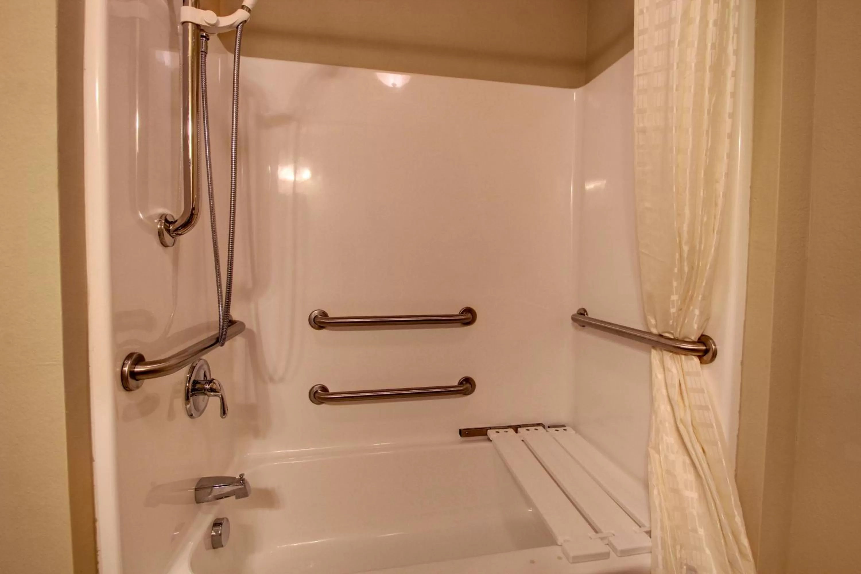 Shower in Cobblestone Hotel & Suites - Newton