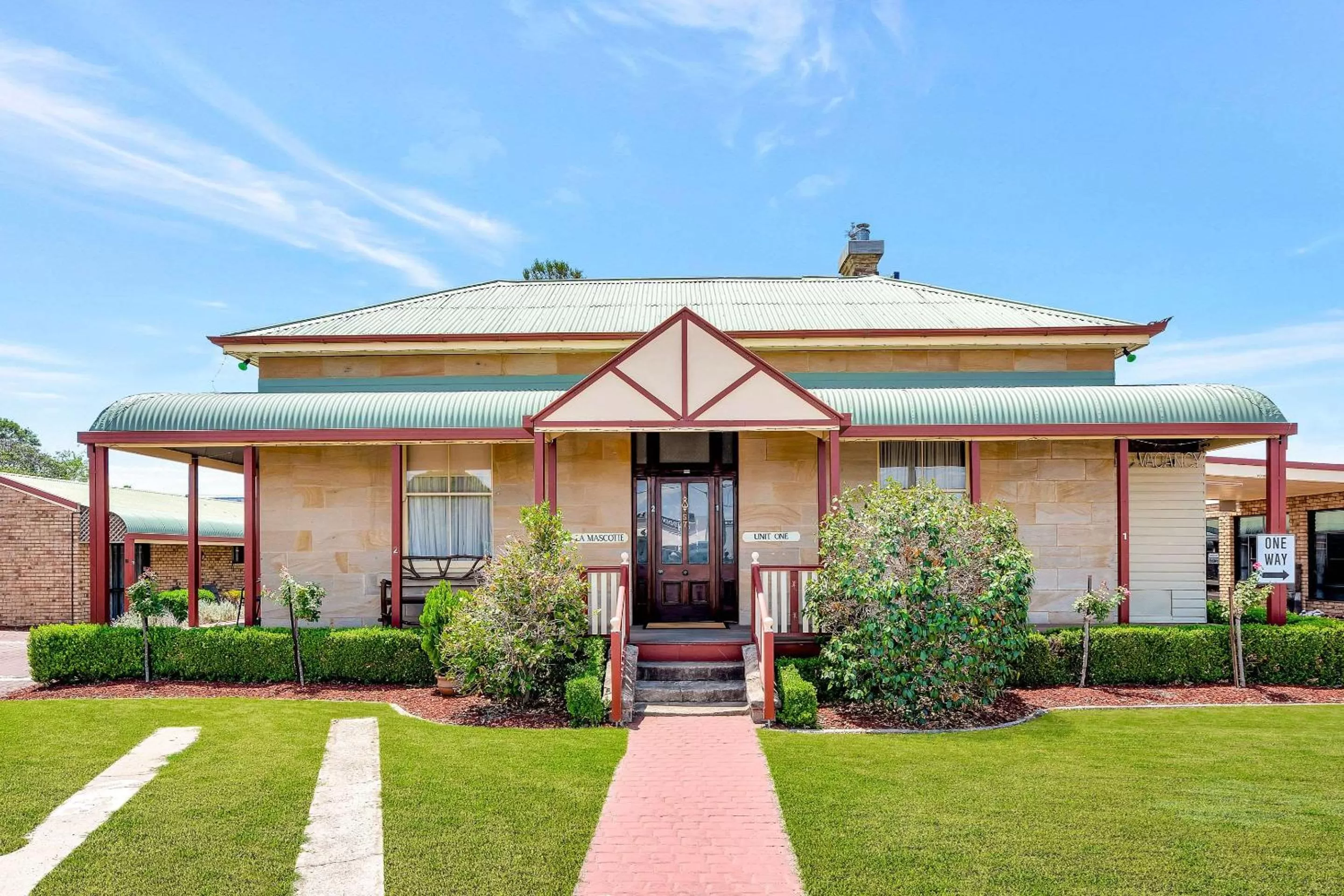 Property building in Comfort Inn Warwick