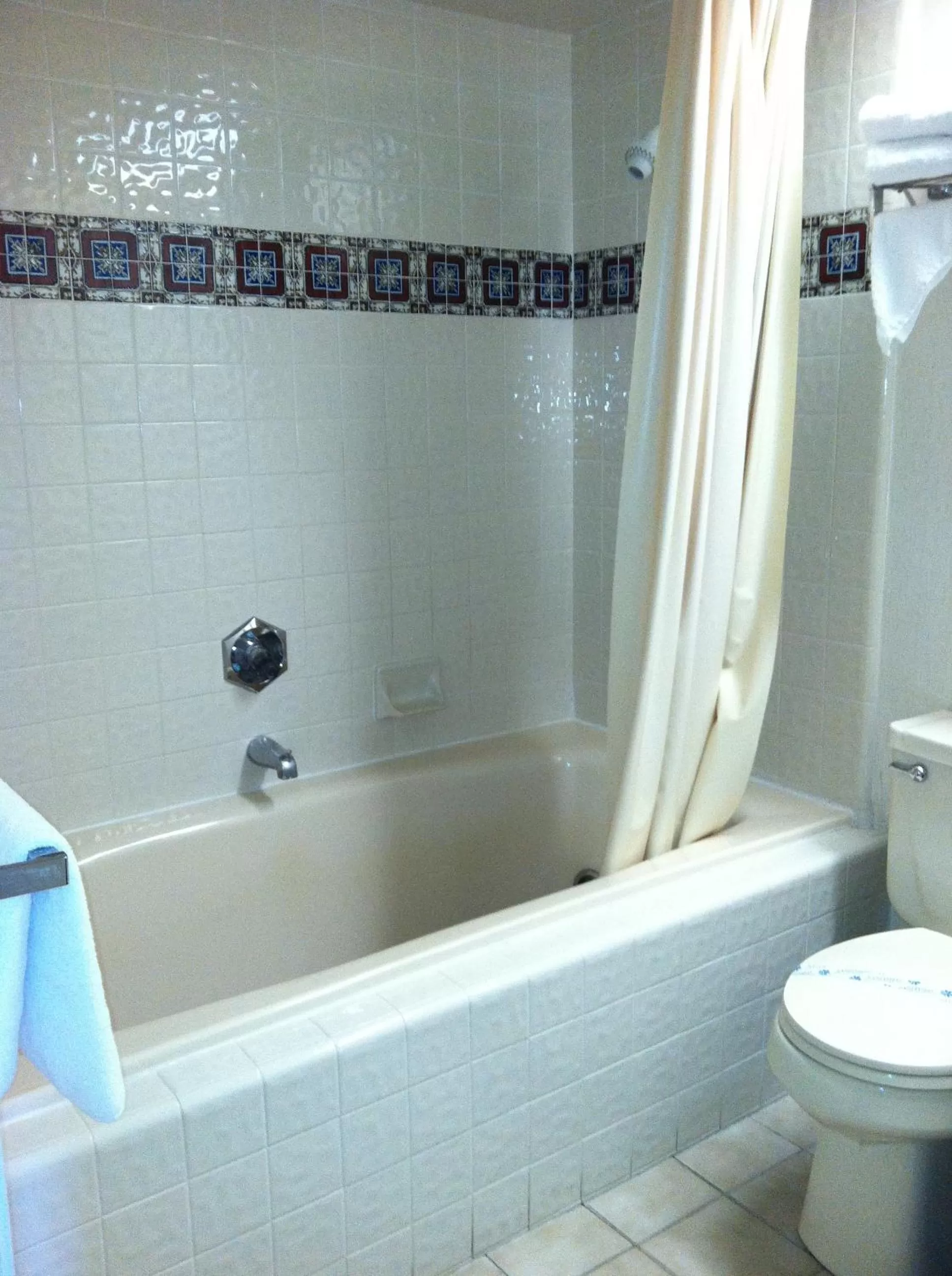Shower in Howard Johnson by Wyndham Santa Cruz